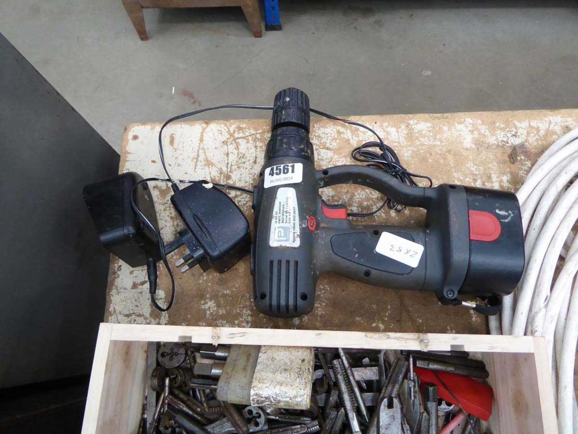 Power Performance battery drill with one battery and charger