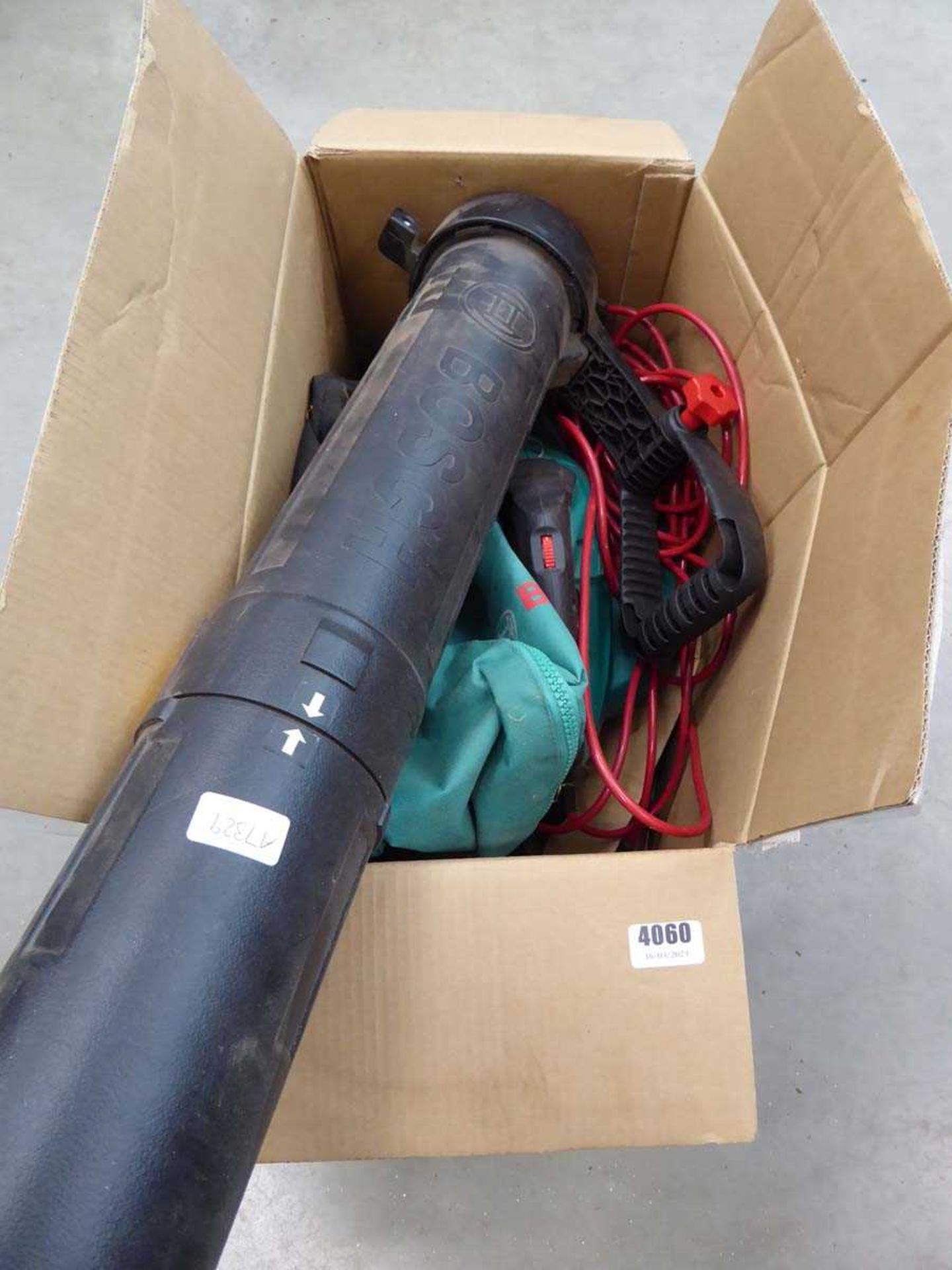 Boxed Bosch electric leaf blower - Image 2 of 2