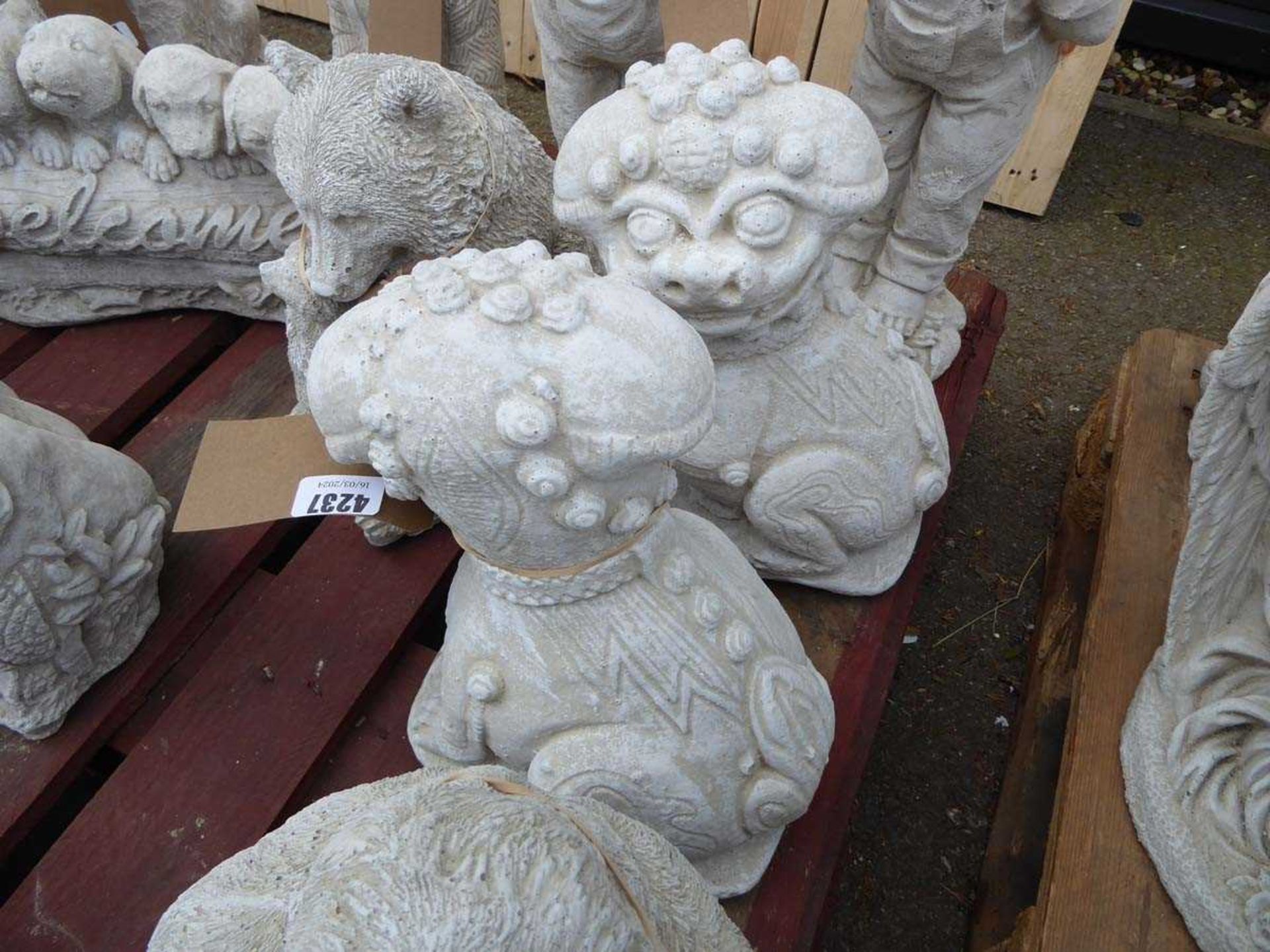 2 x concrete Chinese lions