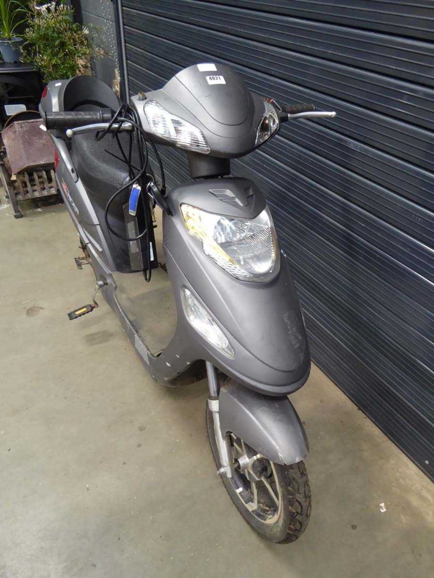 E-Rider electric moped, in need of repair - Image 2 of 5