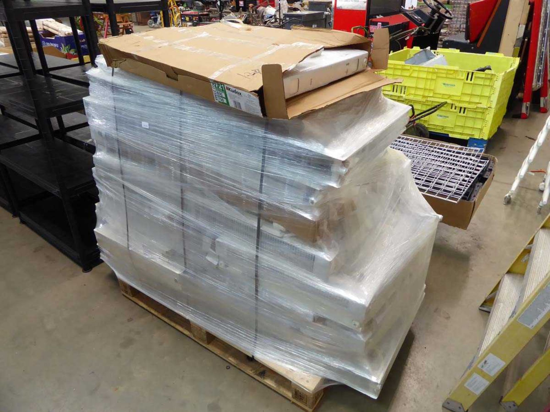 Pallet of assorted radiators