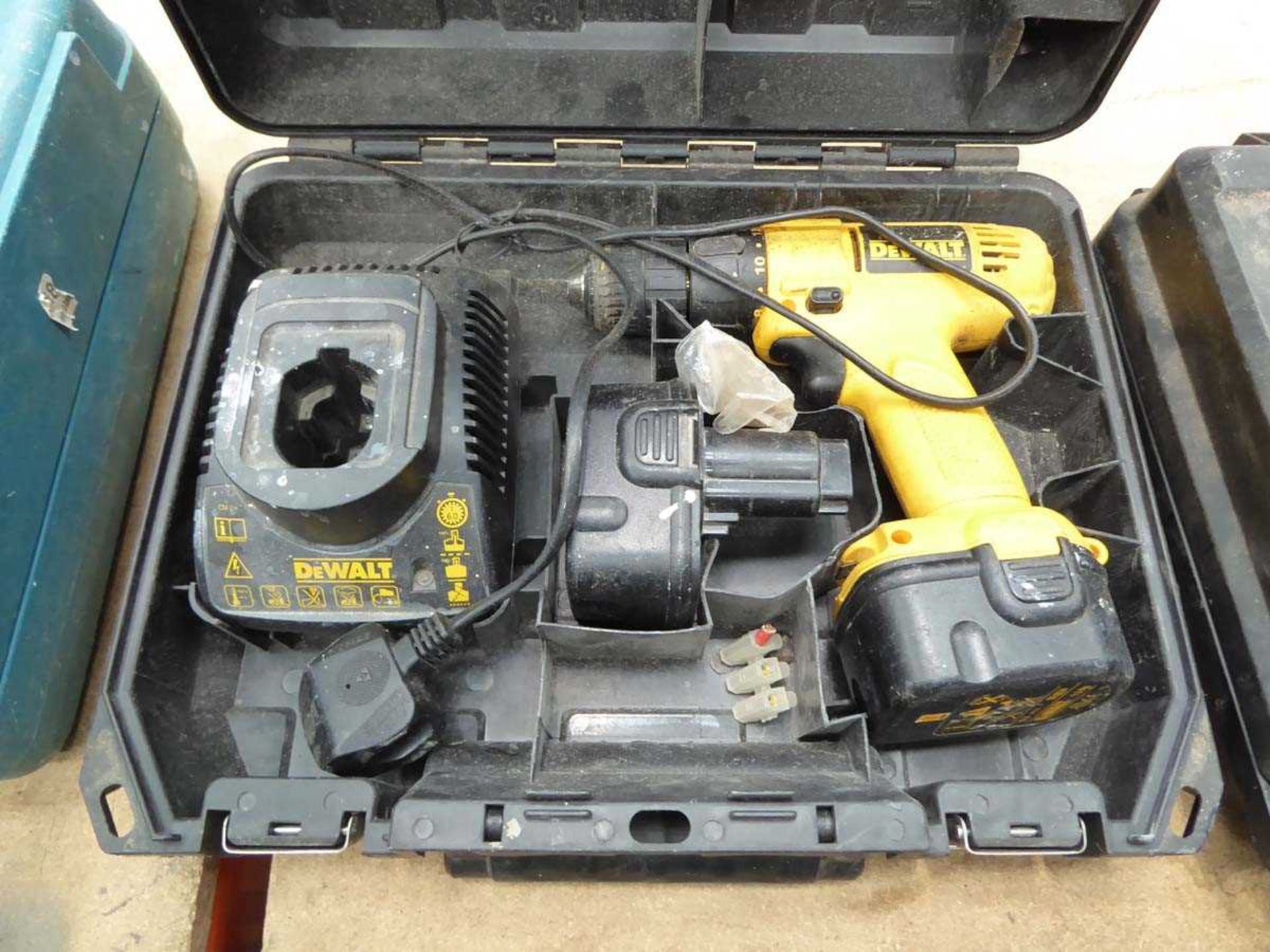 DeWalt battery drill with two batteries and charger