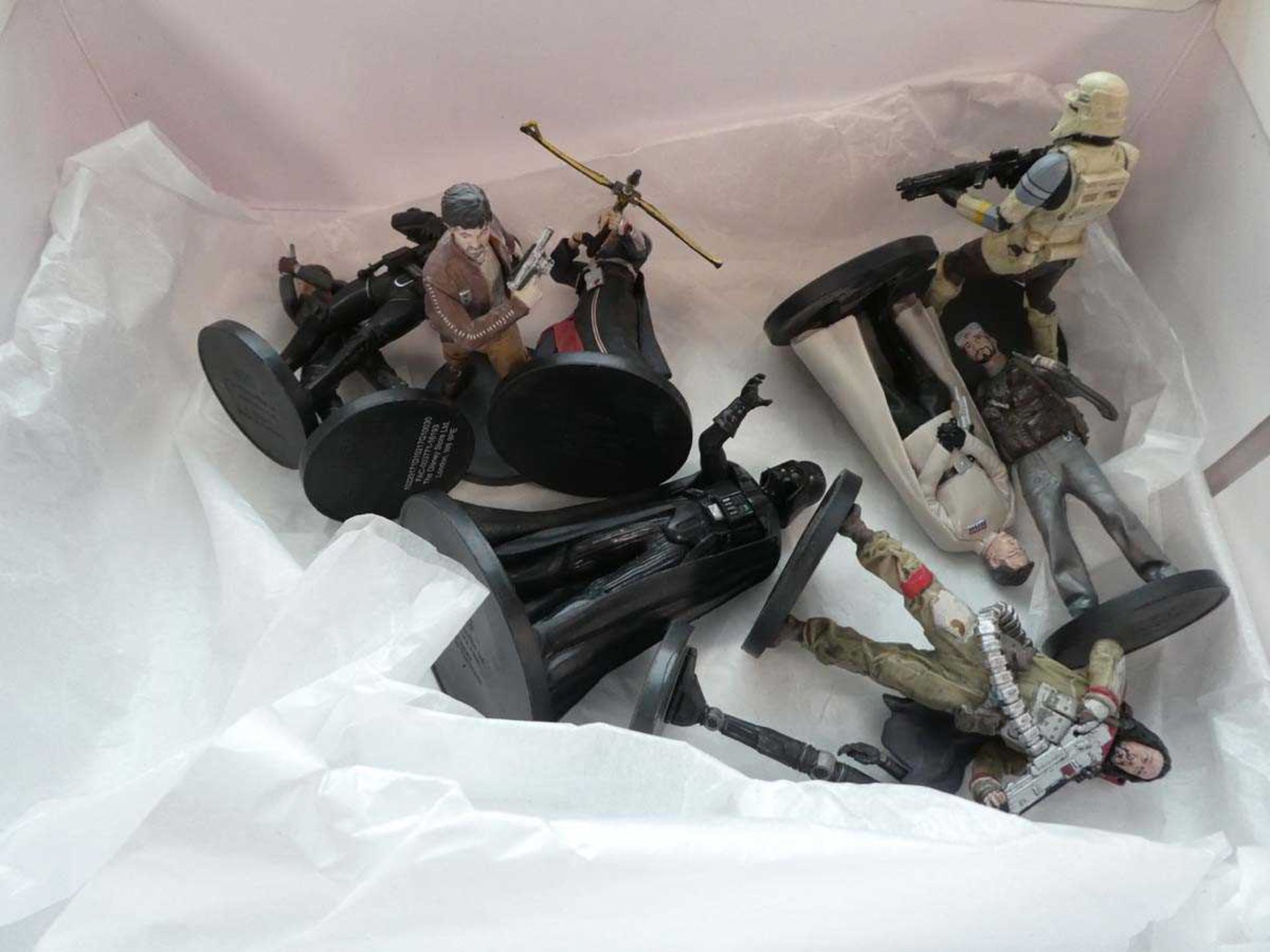 Box containing 10 Star Wars figures on bases