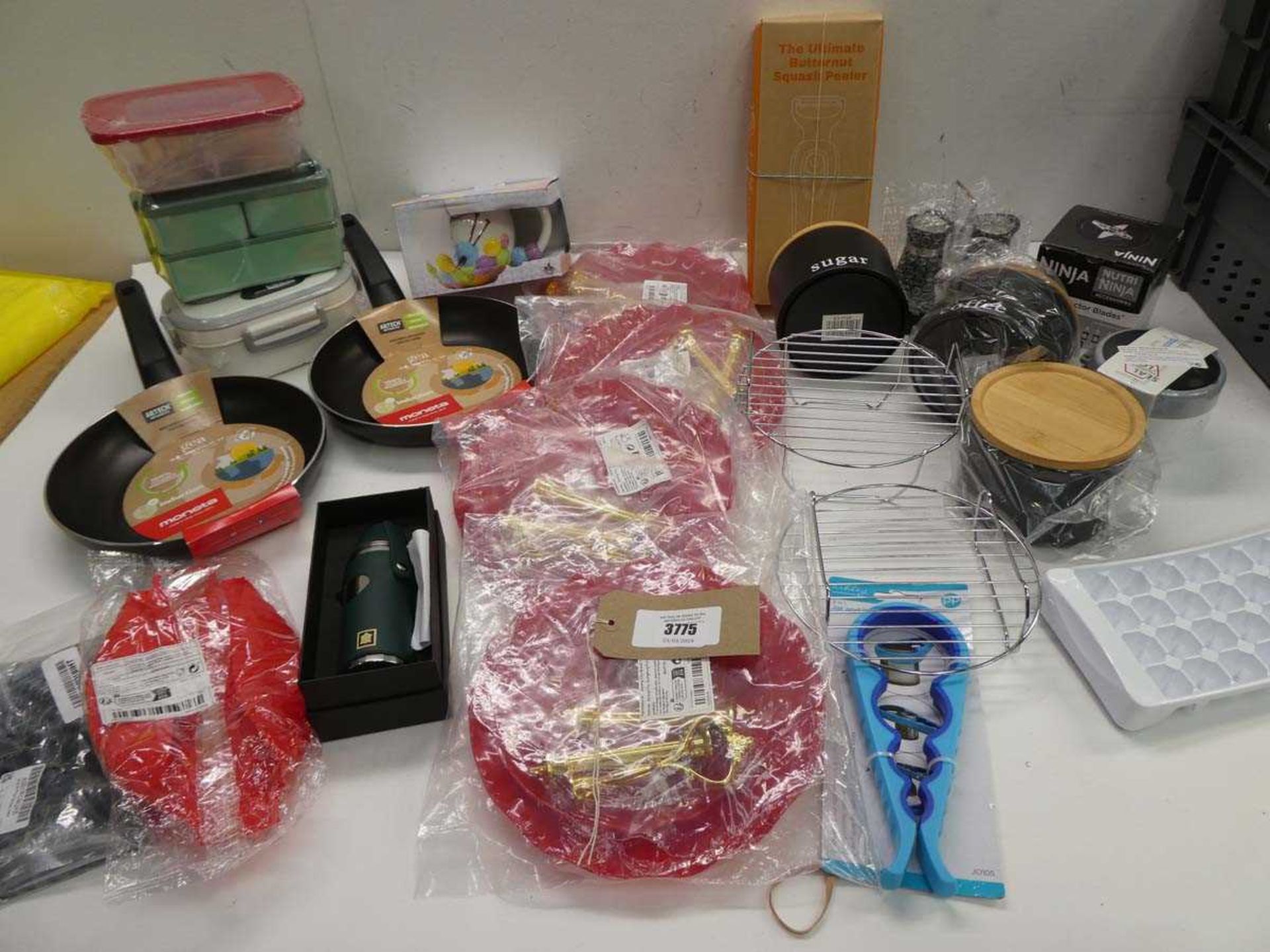 +VAT Ninja extractor blades, tea pot, lunch boxes, air fryer racks, frying pans, cake stands, hip