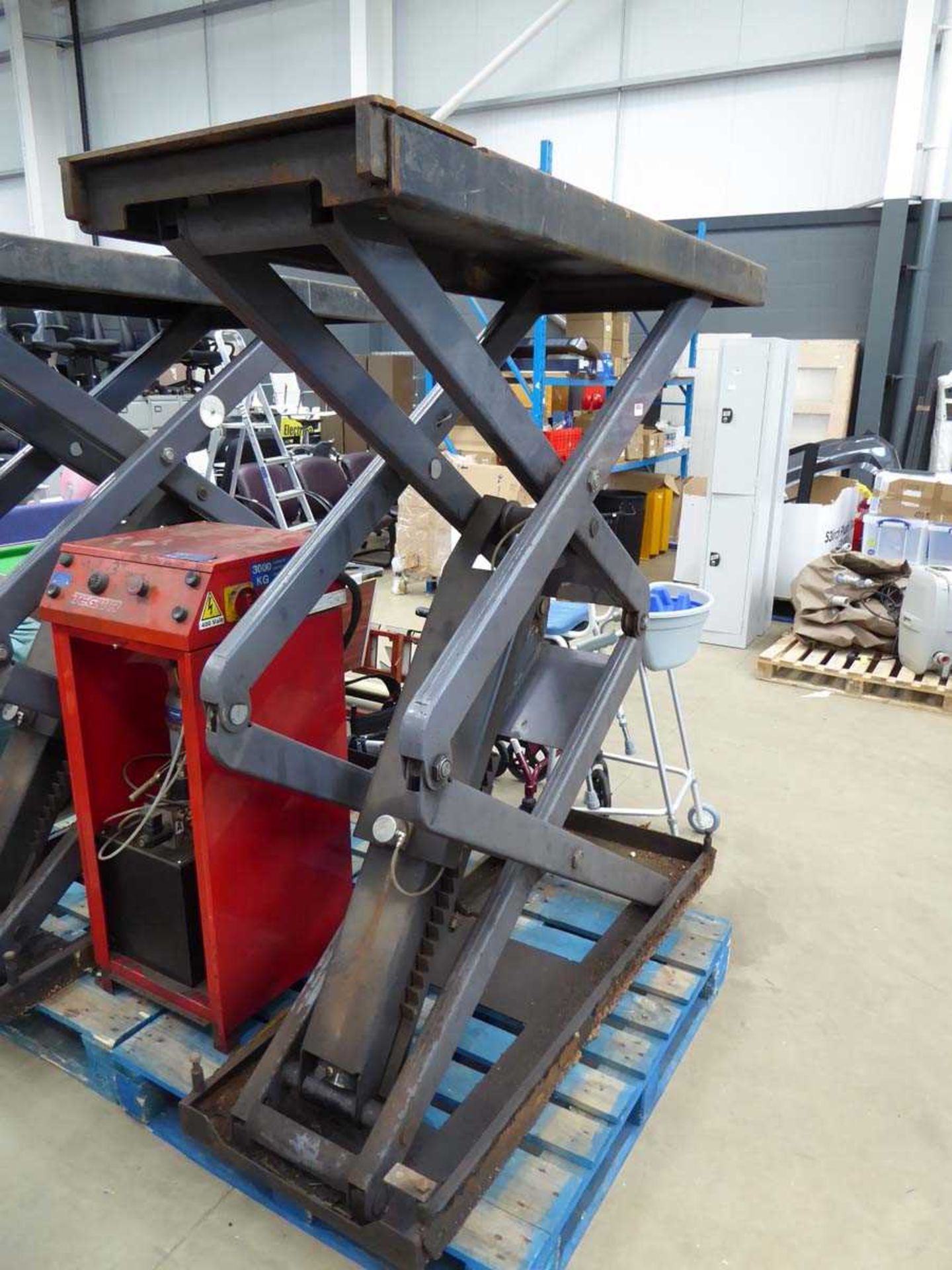 3000kg Tegiwa car lift, comprising control box and scissor unit - Image 4 of 6