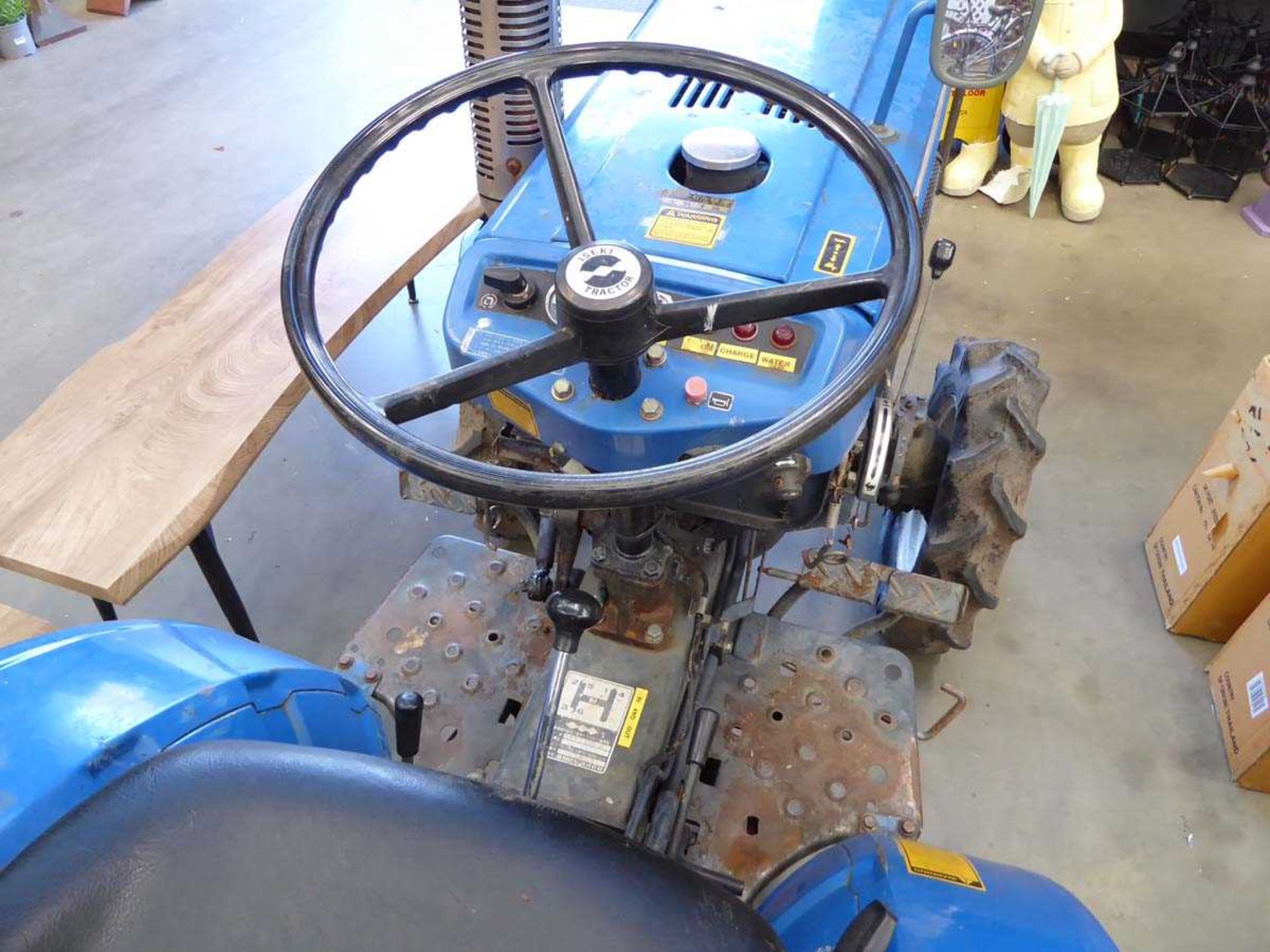 ISEKI Tx 1410 Mini Tractor, showing 570 hours - Image 6 of 8