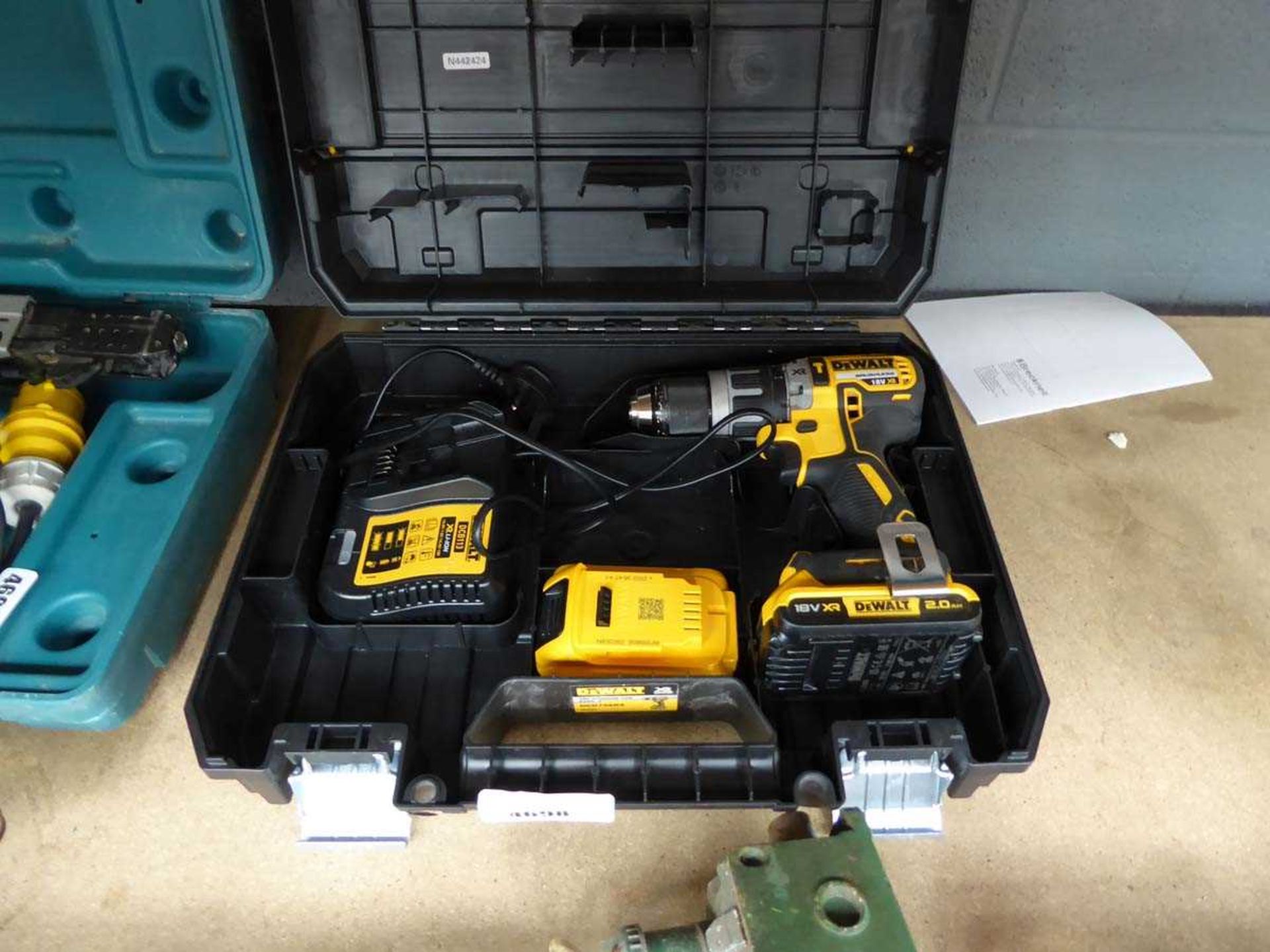 +VAT DeWalt 18v XR cordless drill with 2 batteries and charger