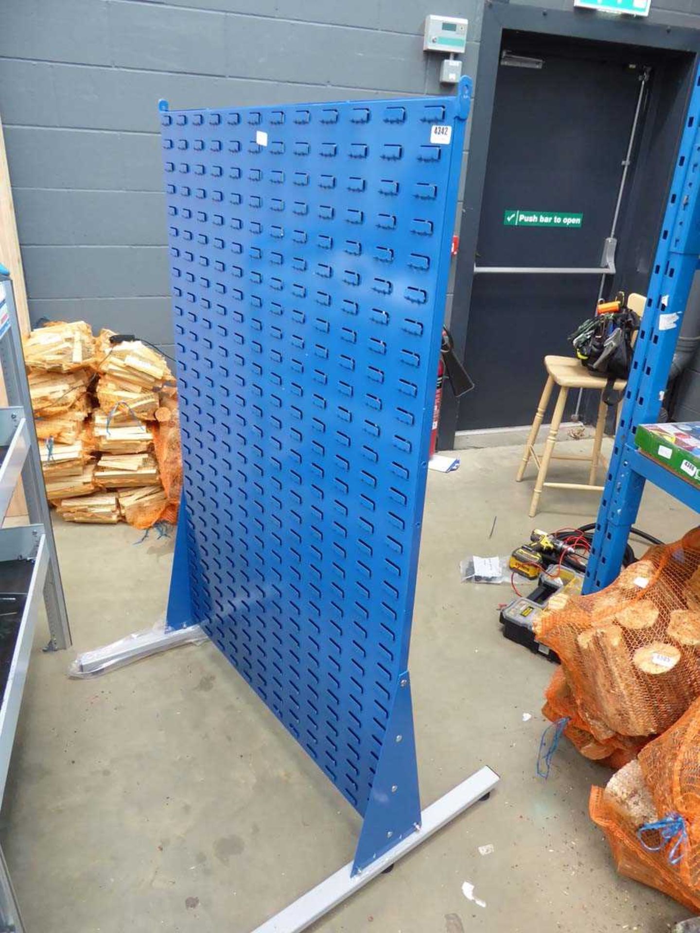 Large free standing linbin rack