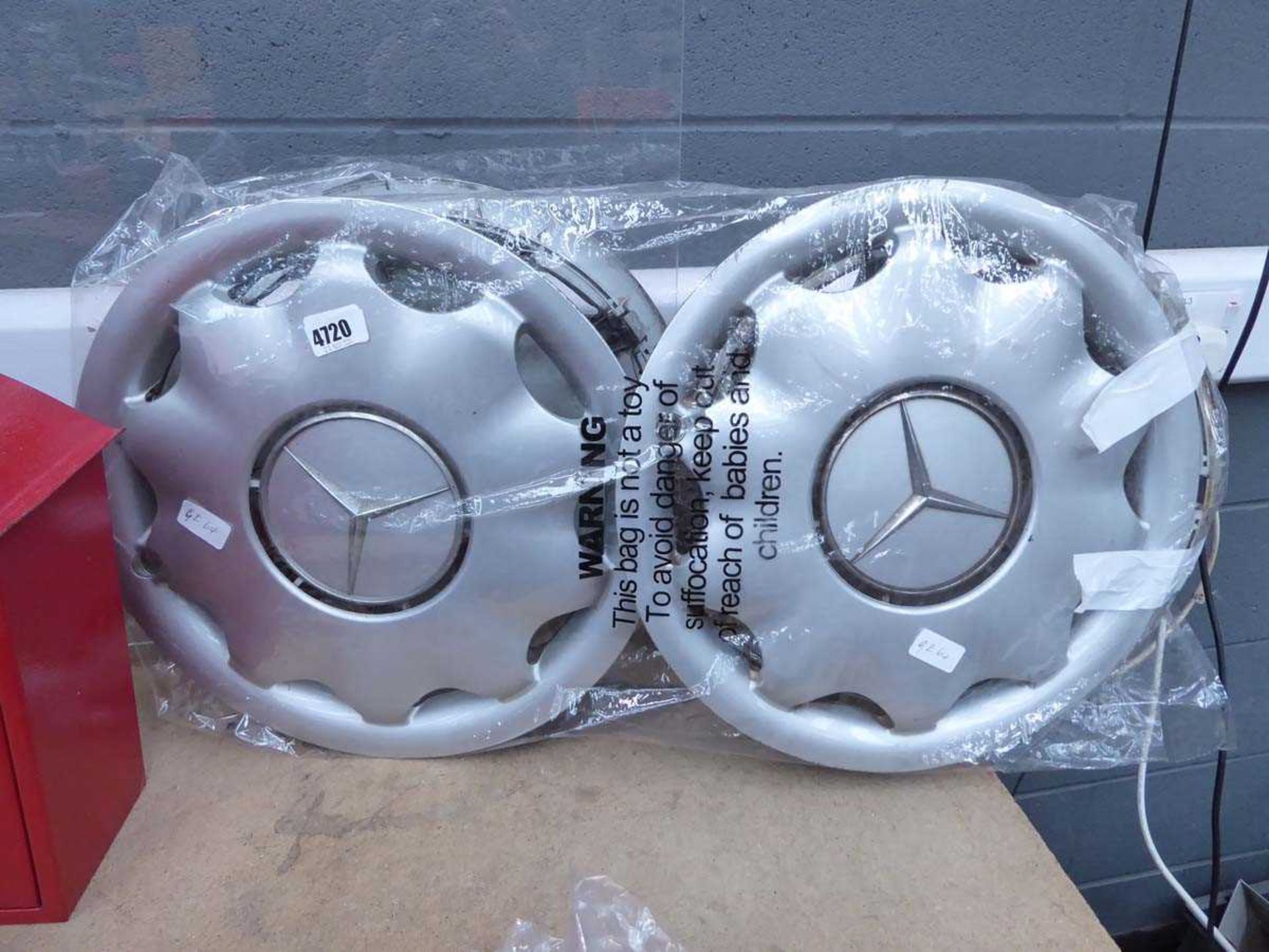 4 used Mercedes wheel trims