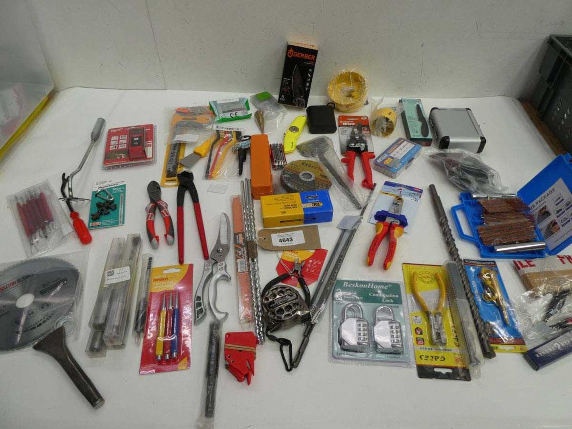 +VAT Pliers, punch set, cutting discs, circuit tester, wire brushes, drill bits, tin snips, puncture