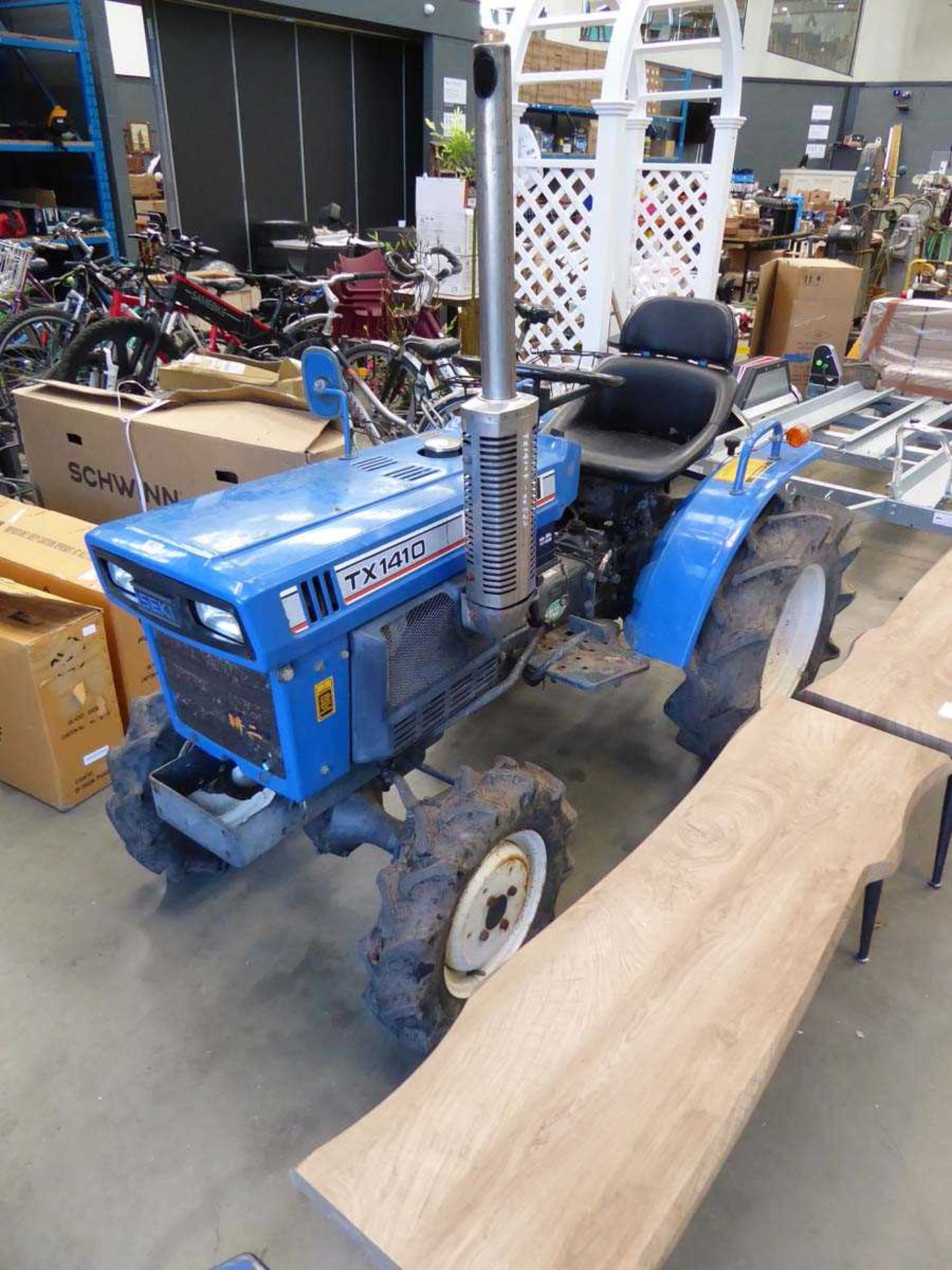 ISEKI Tx 1410 Mini Tractor, showing 570 hours