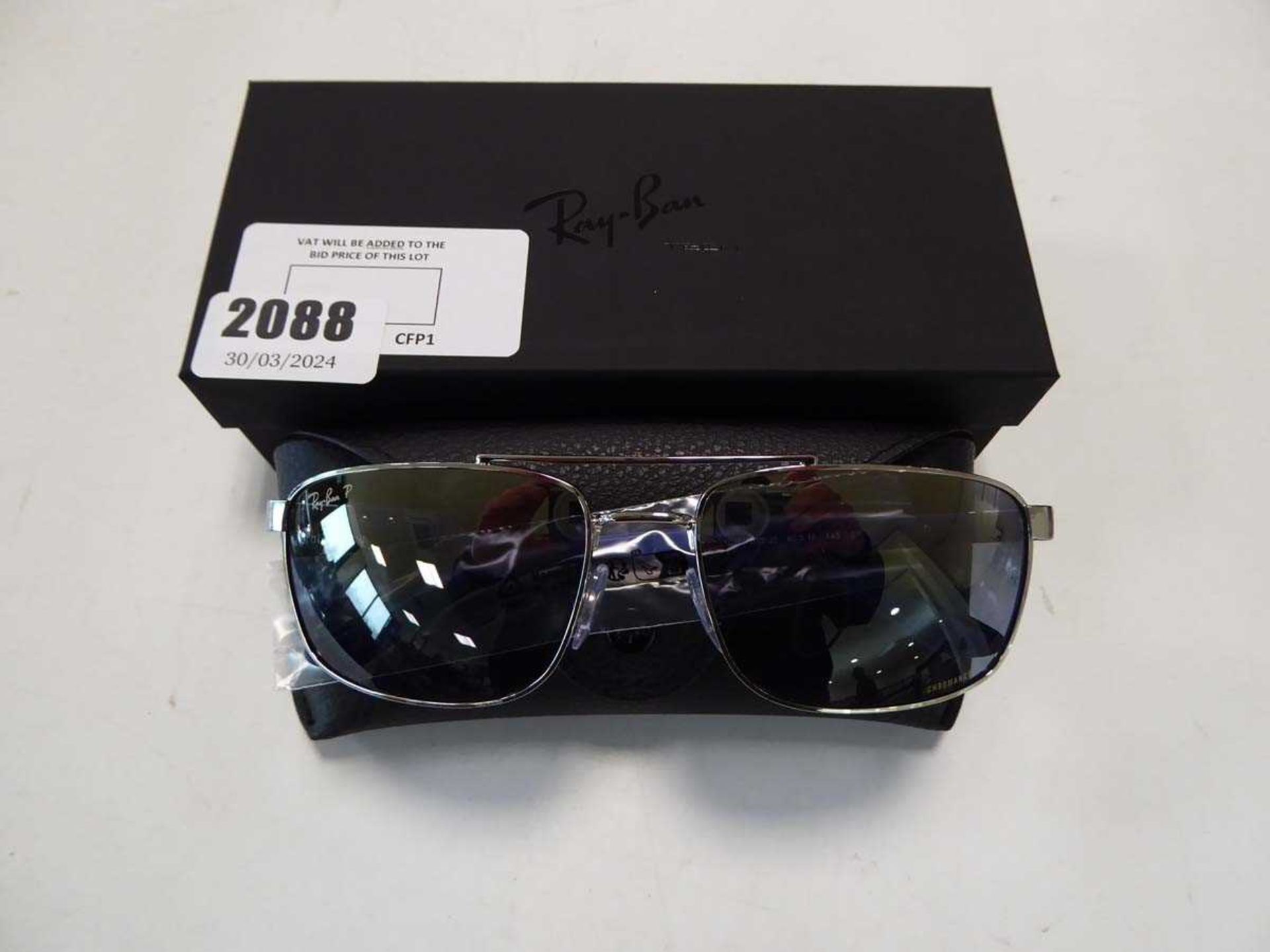 +VAT Ray-Ban sunglasses in case and box