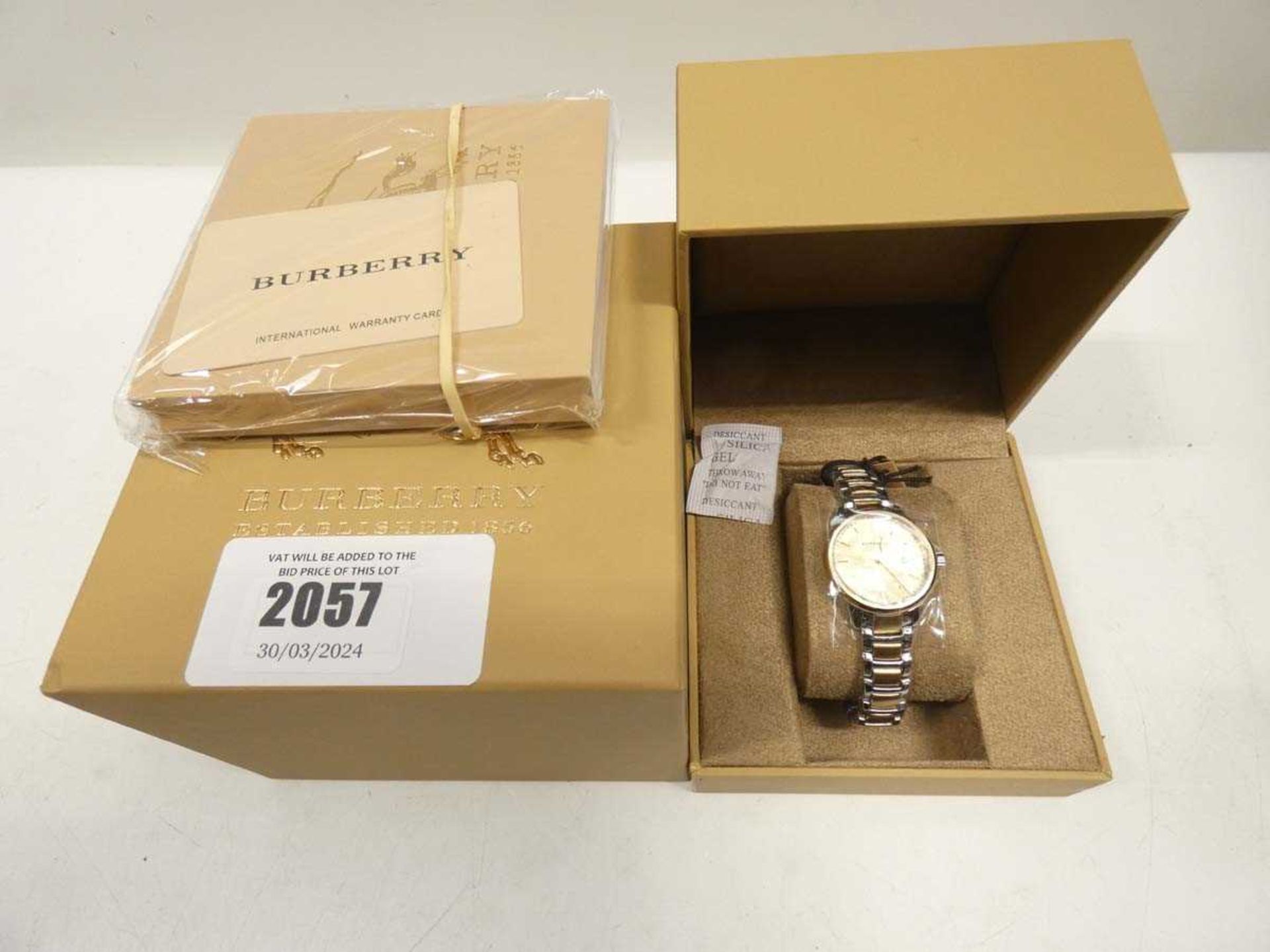 +VAT Burberry BU10118 wristwatch with box, warranty card and booklet