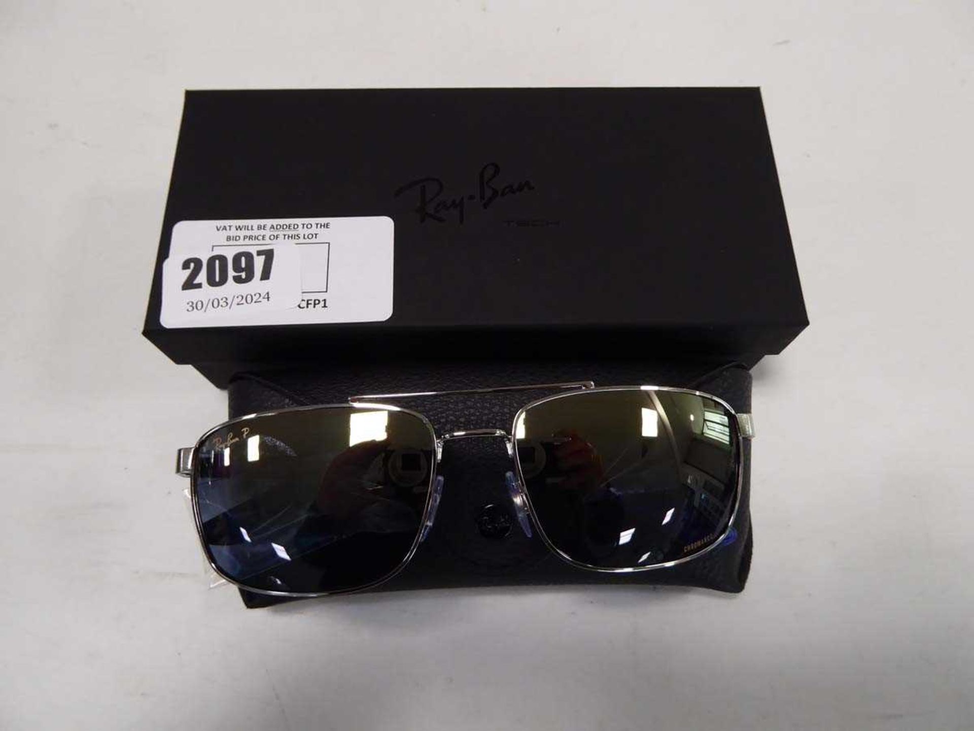 +VAT Ray-Ban sunglasses in case and box