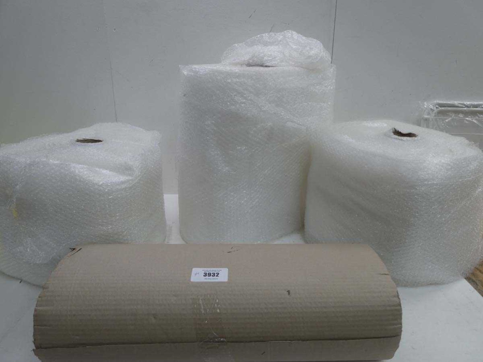 +VAT Roll of corrugated paper and 3 rolls of bubble wrap