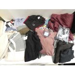 +VAT Approx. 21 items of men's and women's clothing, to include jumpers, fleeces, shirts etc. Brands