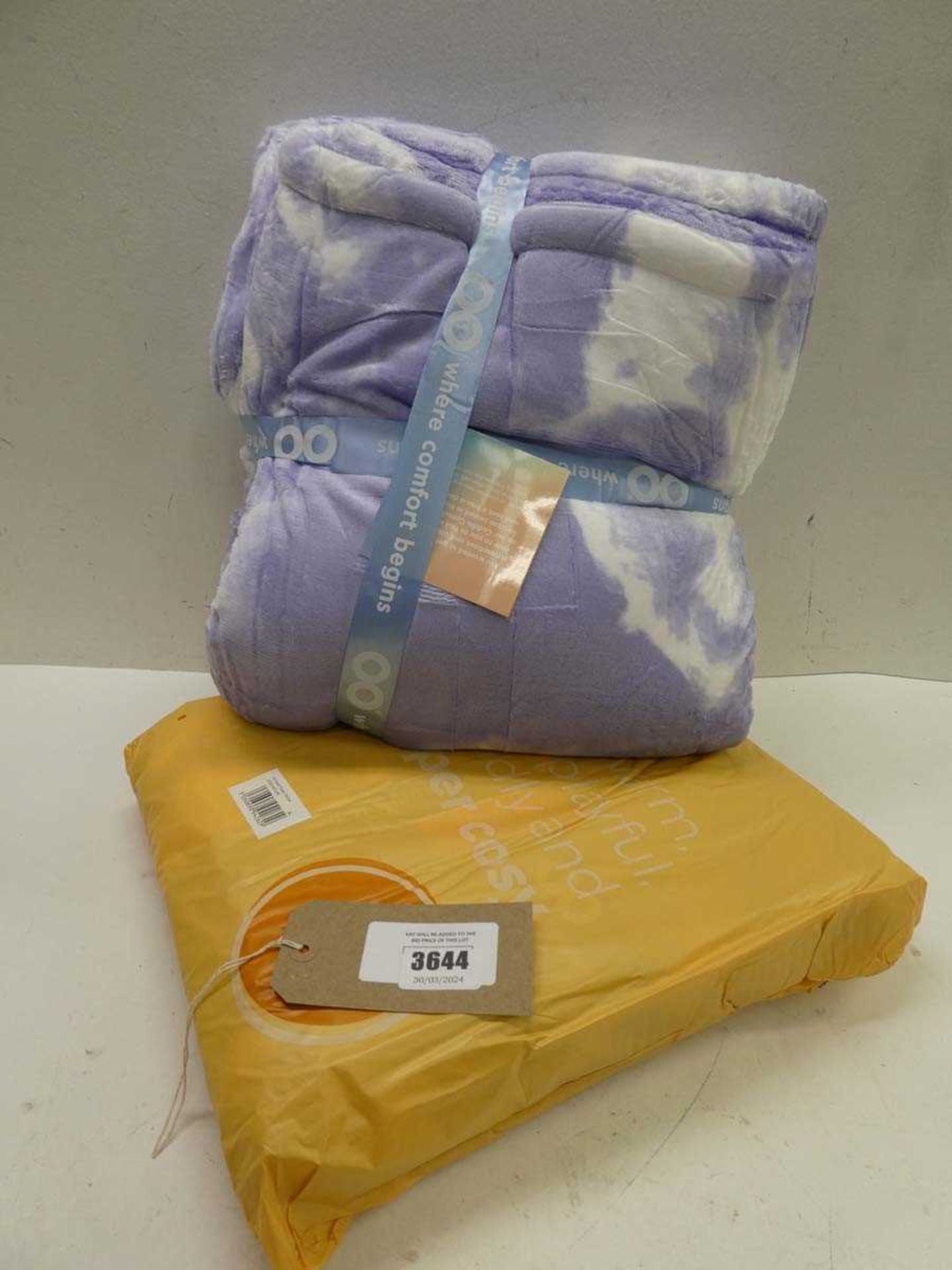 +VAT 2 x Oodie purple tie-dye hoodie blankets