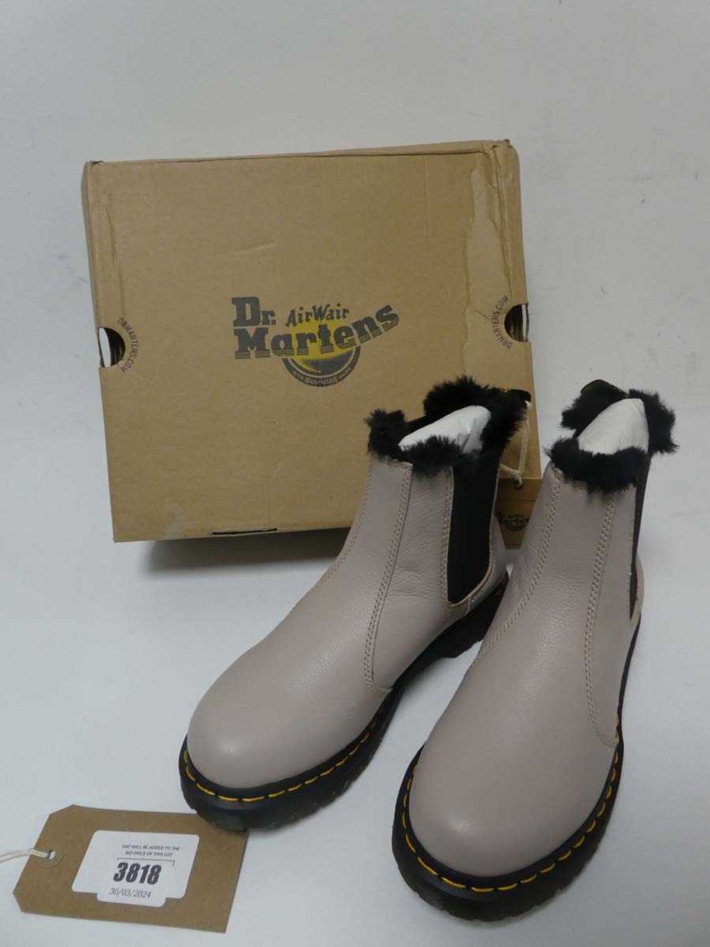 +VAT 1 x Dr. Martens fur lined boots, UK 7
