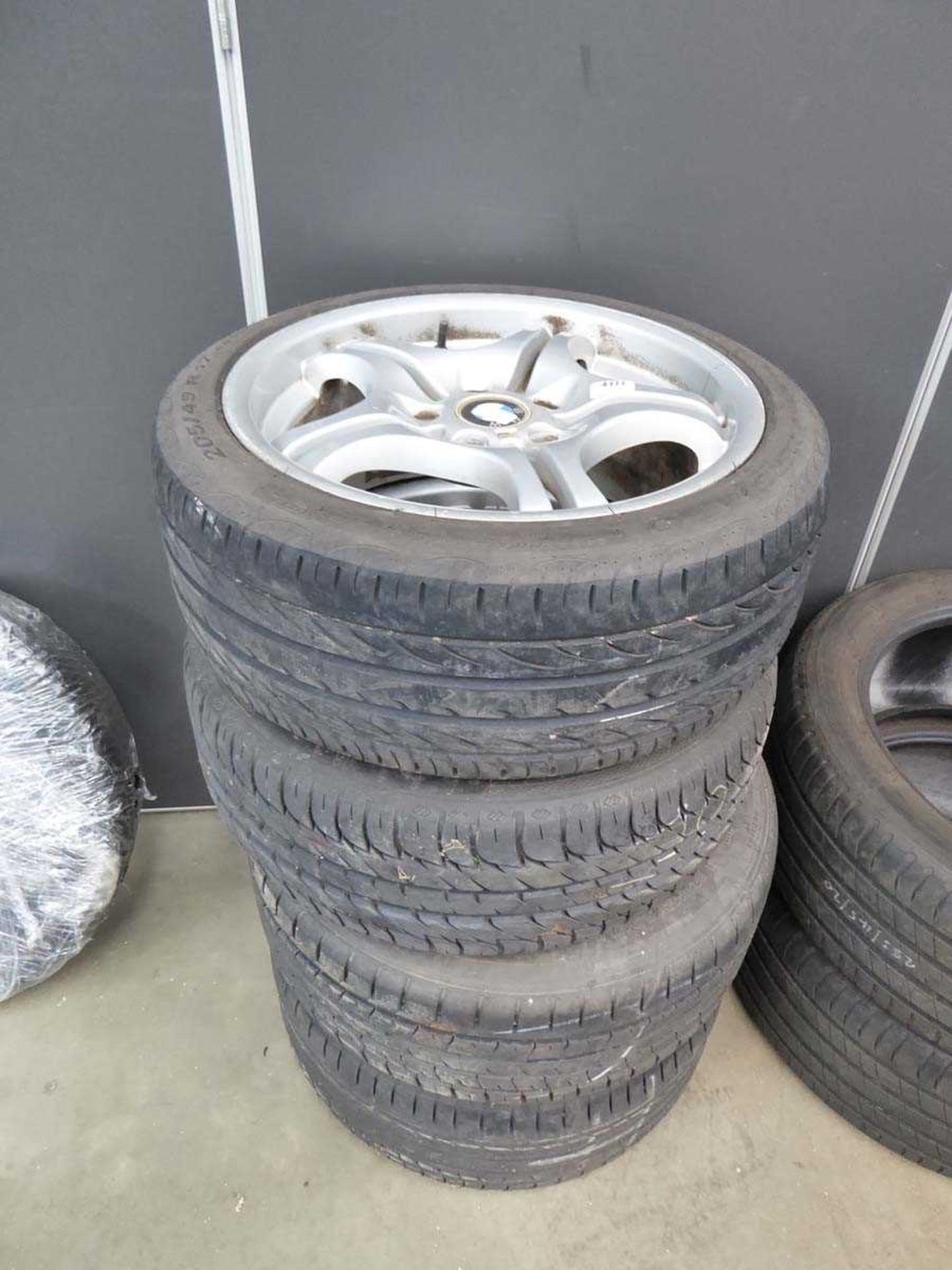 Set of BMW alloys and tyres