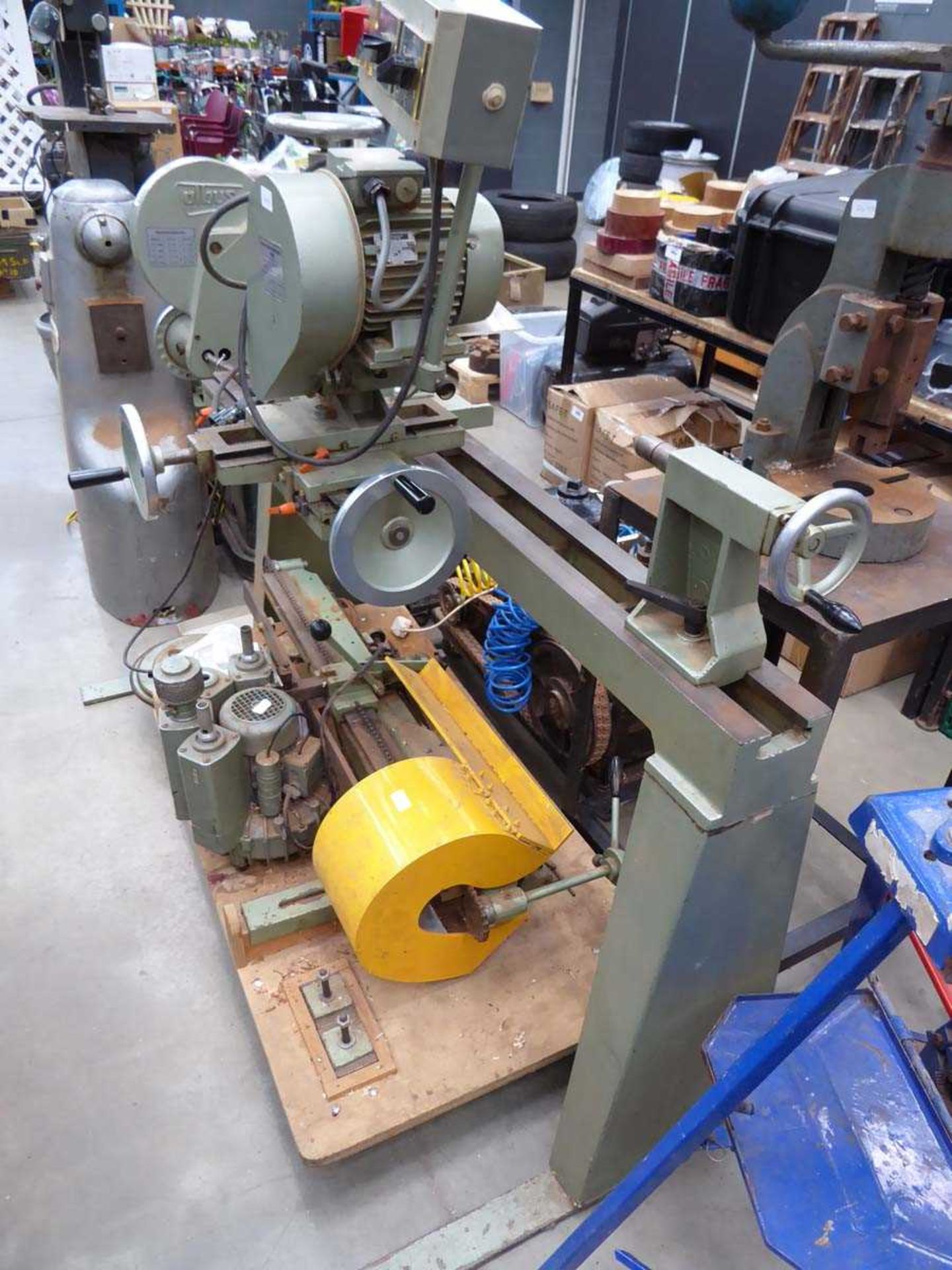 Hapco Albus woodturning copy lathe with 4ft bed and barley twist tooling, 3 phase electric - Image 5 of 5
