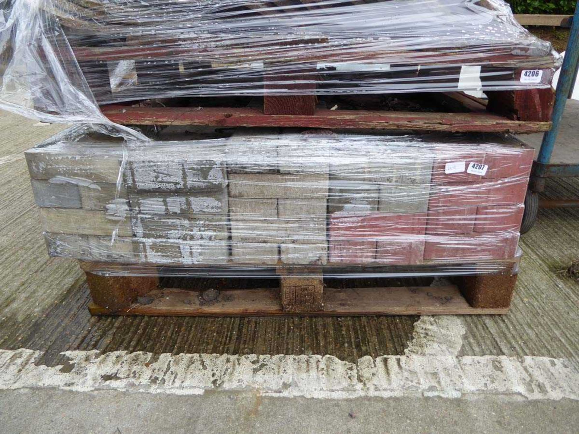 Pallet of assorted coloured block paviors