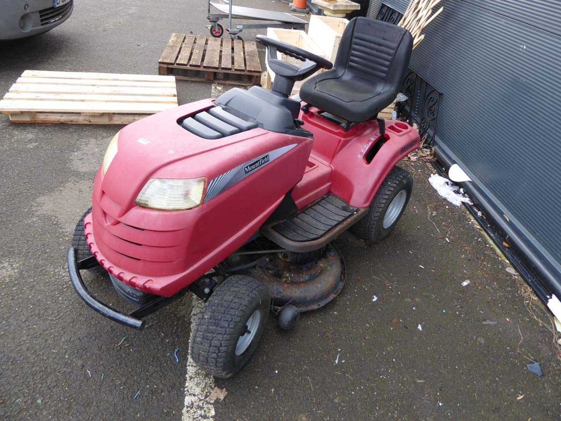 Mountfield petrol powered ride on mower - Image 2 of 3