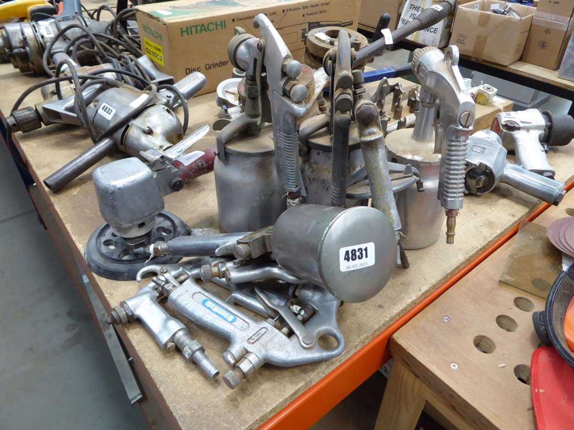 Quantity of spray guns and an air sander