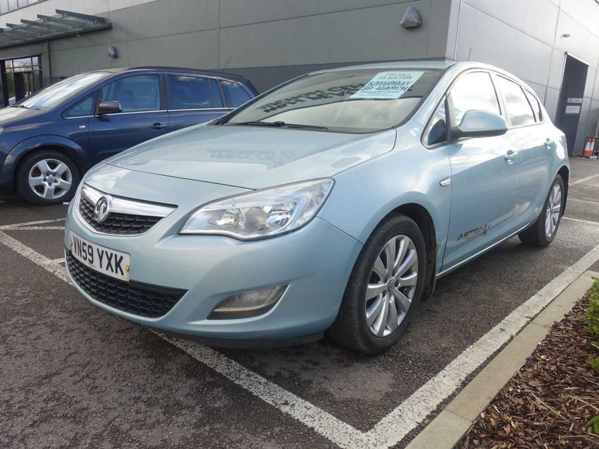 (VN59 YXK) Vauxhall Astra Exclusiv CDTI 108 in blue, first registered 17/12/2009, 6 speed, 5 door - Image 3 of 11