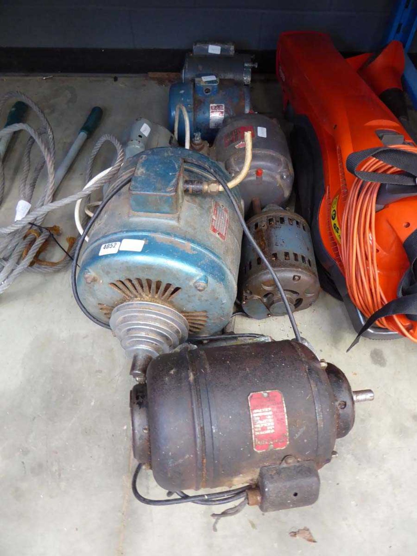 4 x small electric motors and a large electric motor