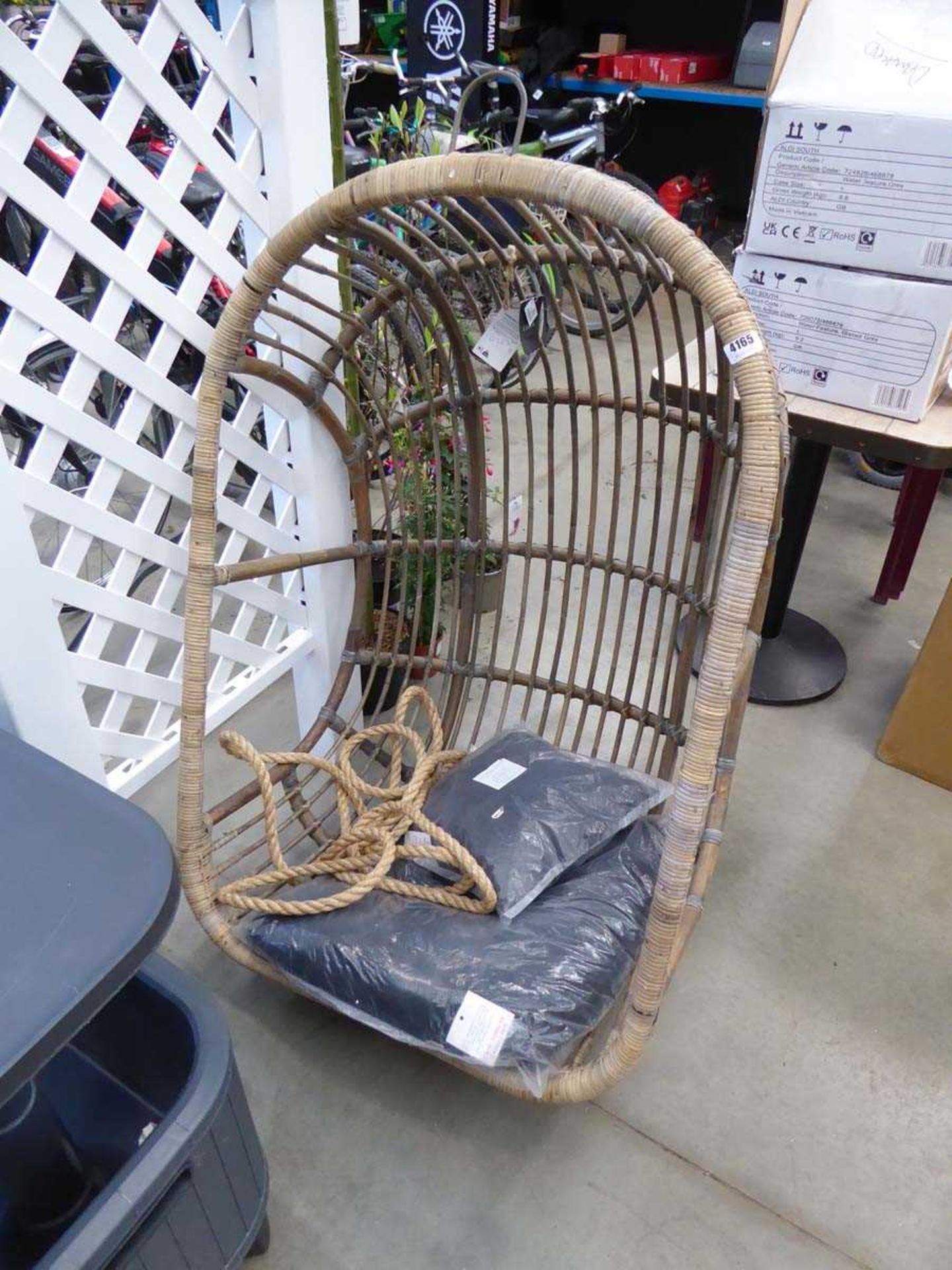 Hanging chair and rope