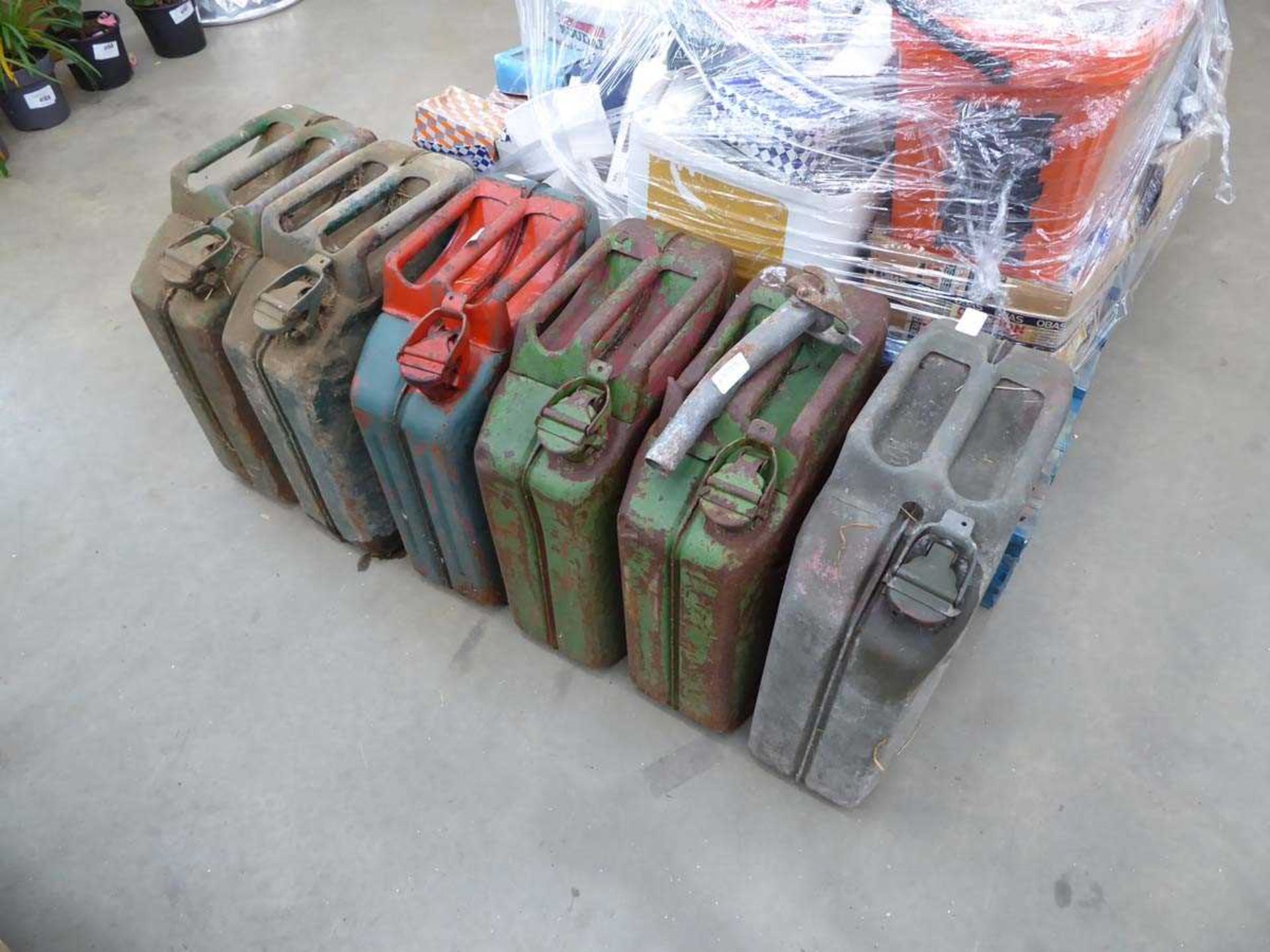 Quantity of metal jerry cans