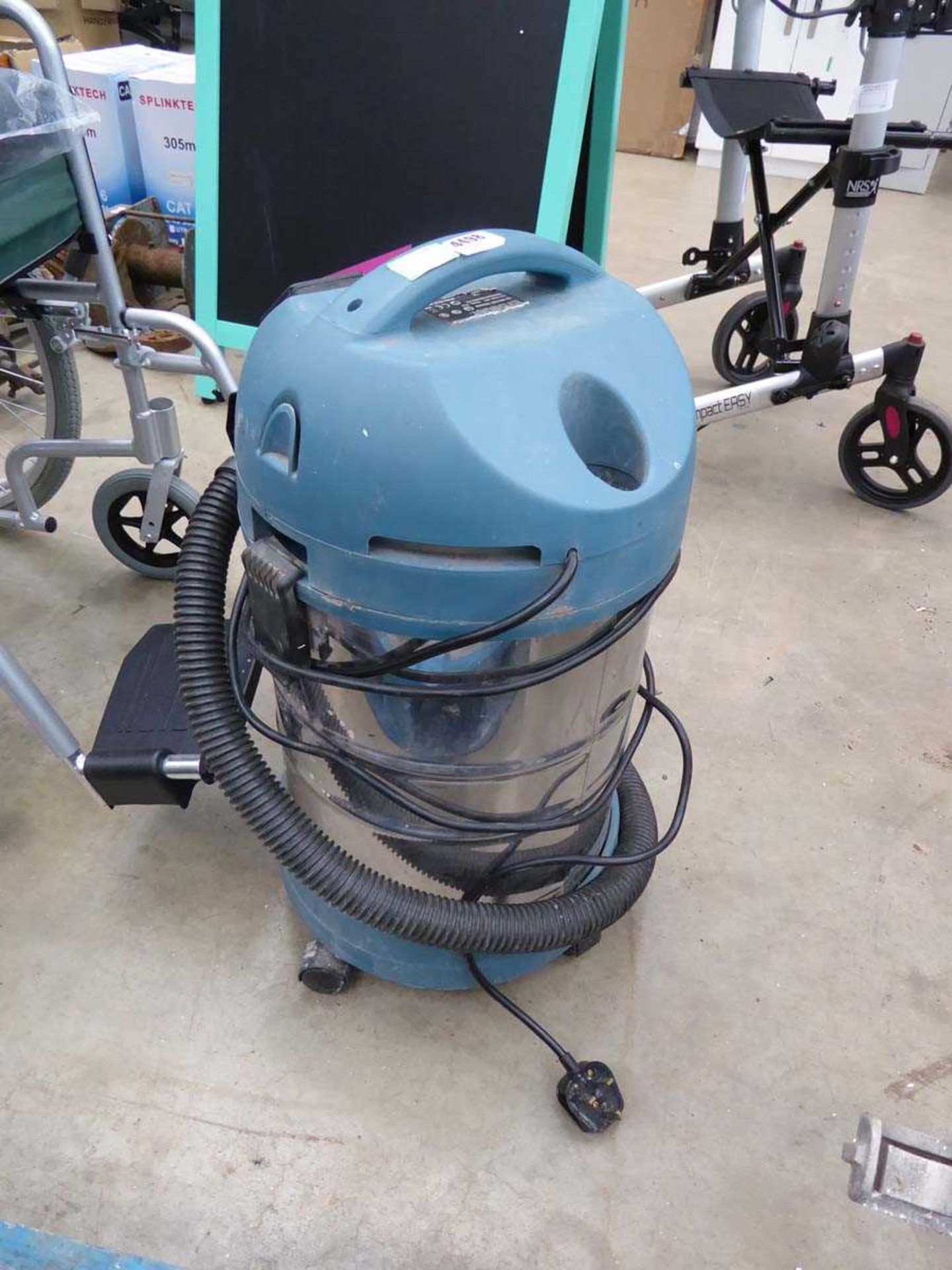 Workshop vacuum