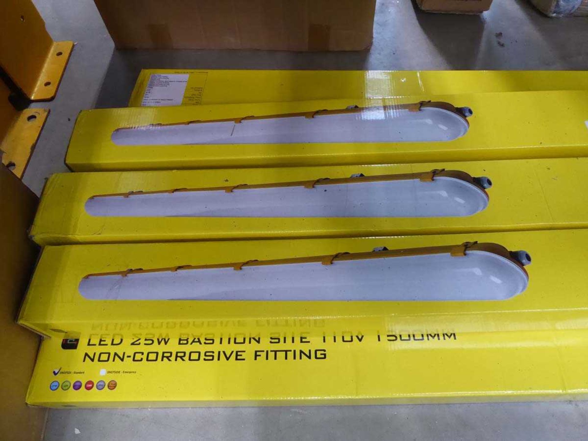 Quantity of LED 25W Bastion Site 110V non-corrosive fitting lights - Image 2 of 2