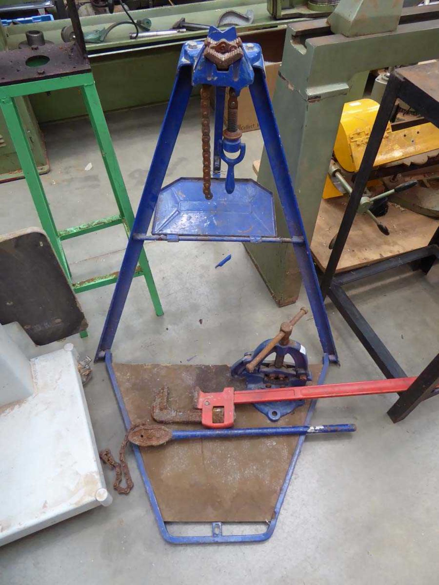 Pipe stand and vice