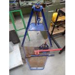 Pipe stand and vice