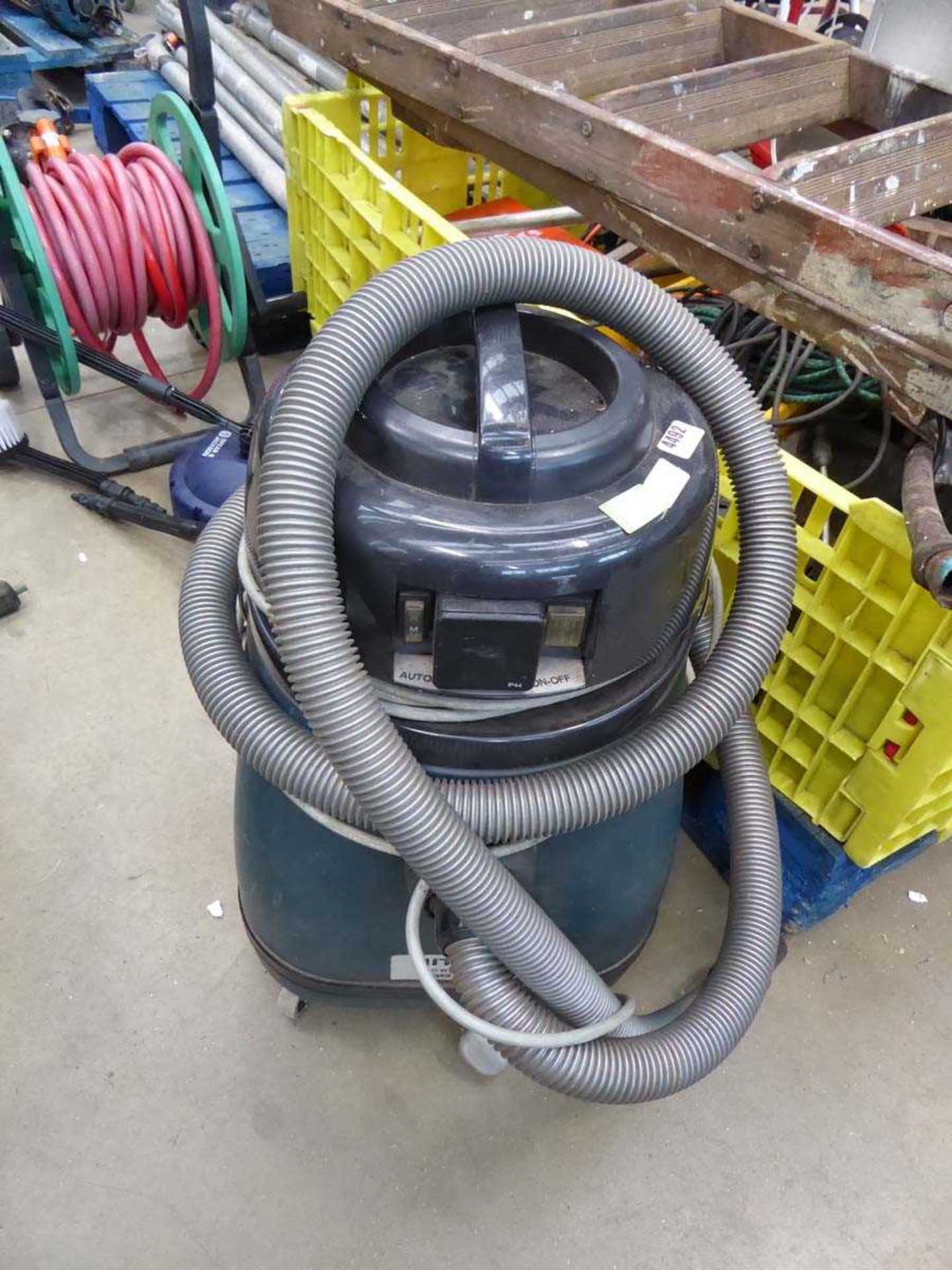 Hitachi vacuum cleaner