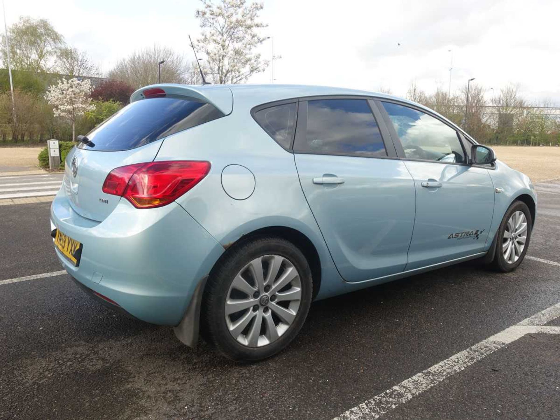 (VN59 YXK) Vauxhall Astra Exclusiv CDTI 108 in blue, first registered 17/12/2009, 6 speed, 5 door - Image 5 of 11