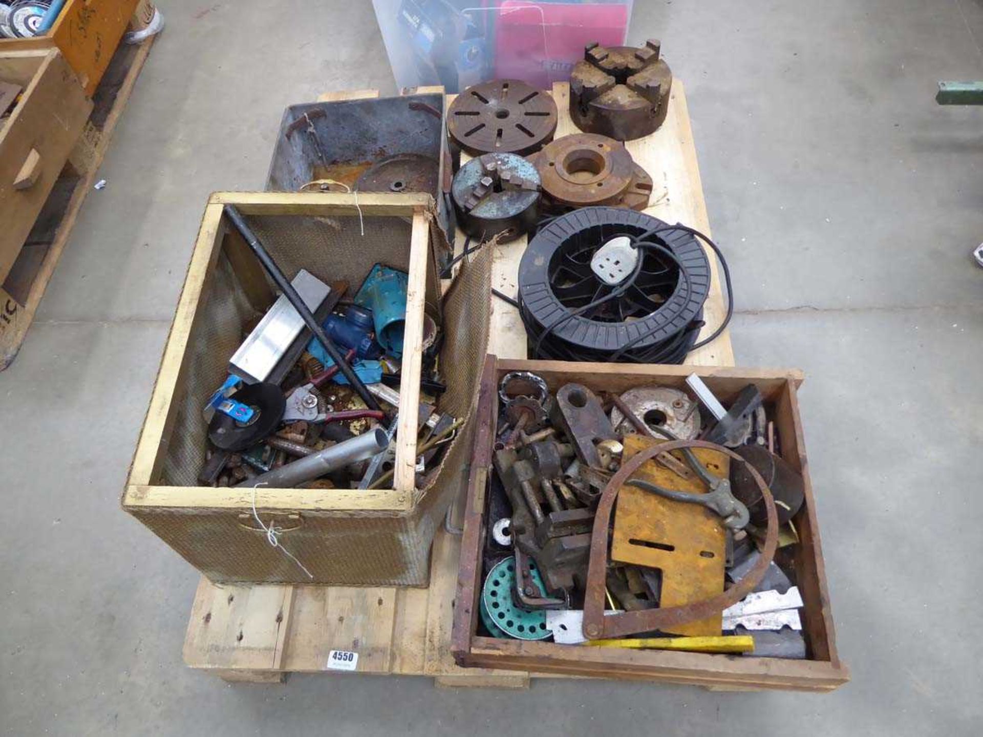 Pallet of assorted items inc. chuckheads, extension reels and other tooling