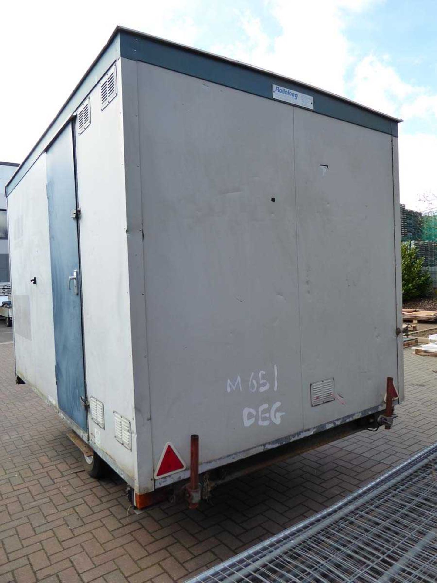 Large single axle wheeled welfare unit - Image 5 of 10