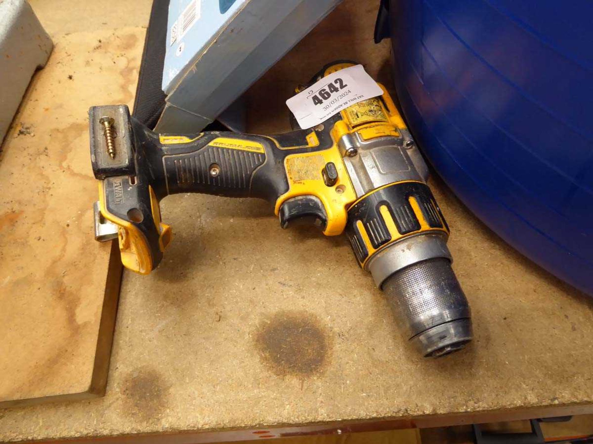 Dewalt battery drill, no batttery or charger