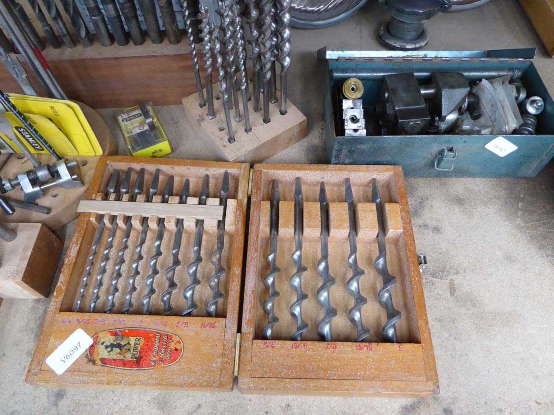 Large qty of assorted router bits and drill bits - Image 3 of 4