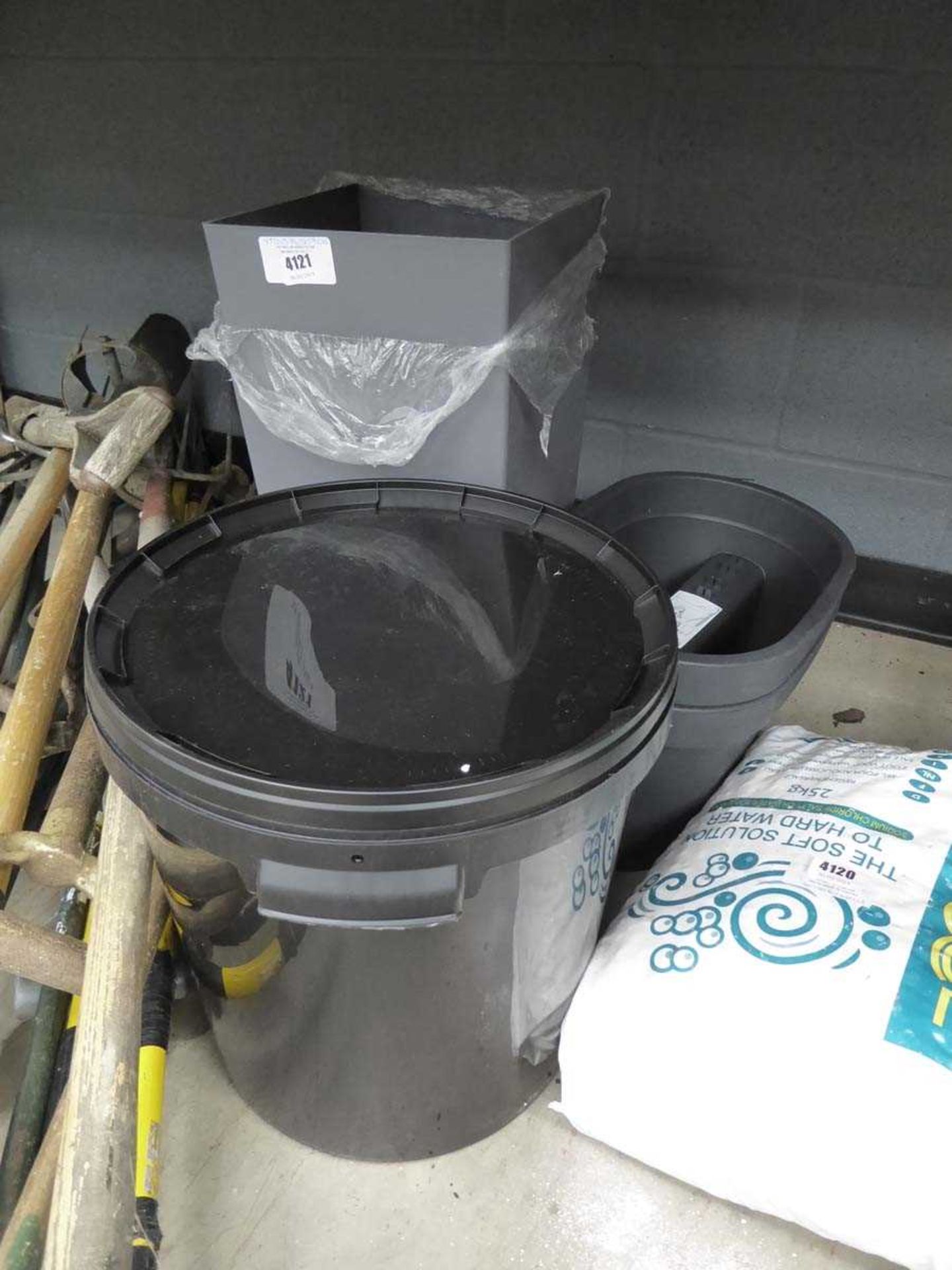 +VAT Some plant pots and a plastic bucket