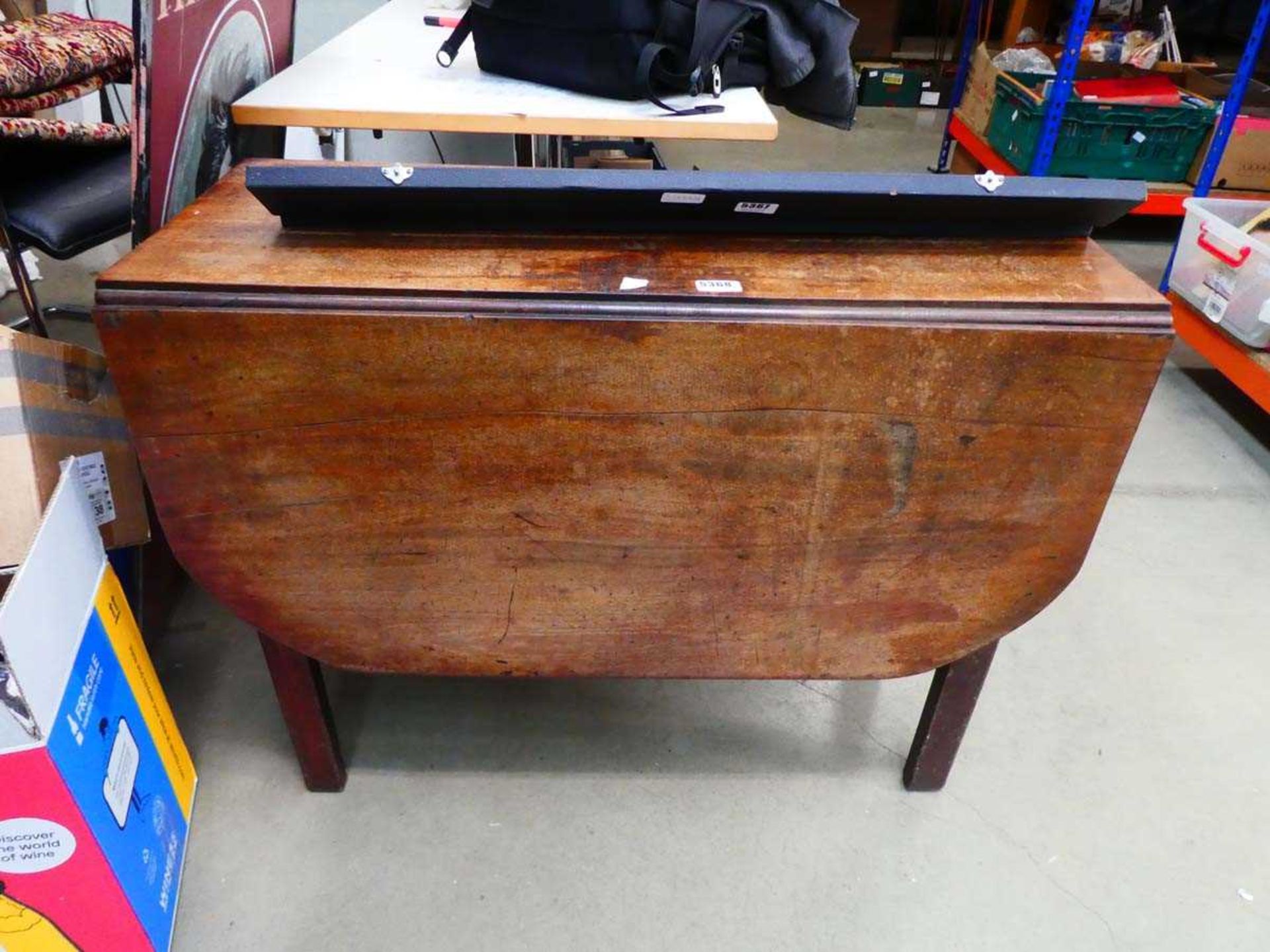 (1) Victorian drop side table