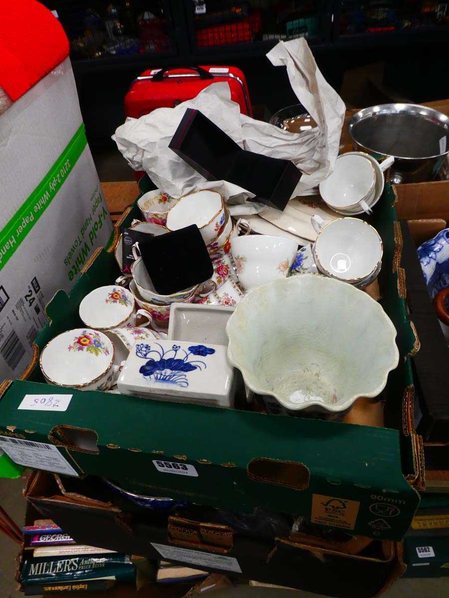 3 boxes containing blue and white wash stand bowl, wooden serving tray plus rose patterned and