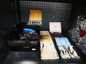 Cage of loose cutlery and boxed cutlery sets