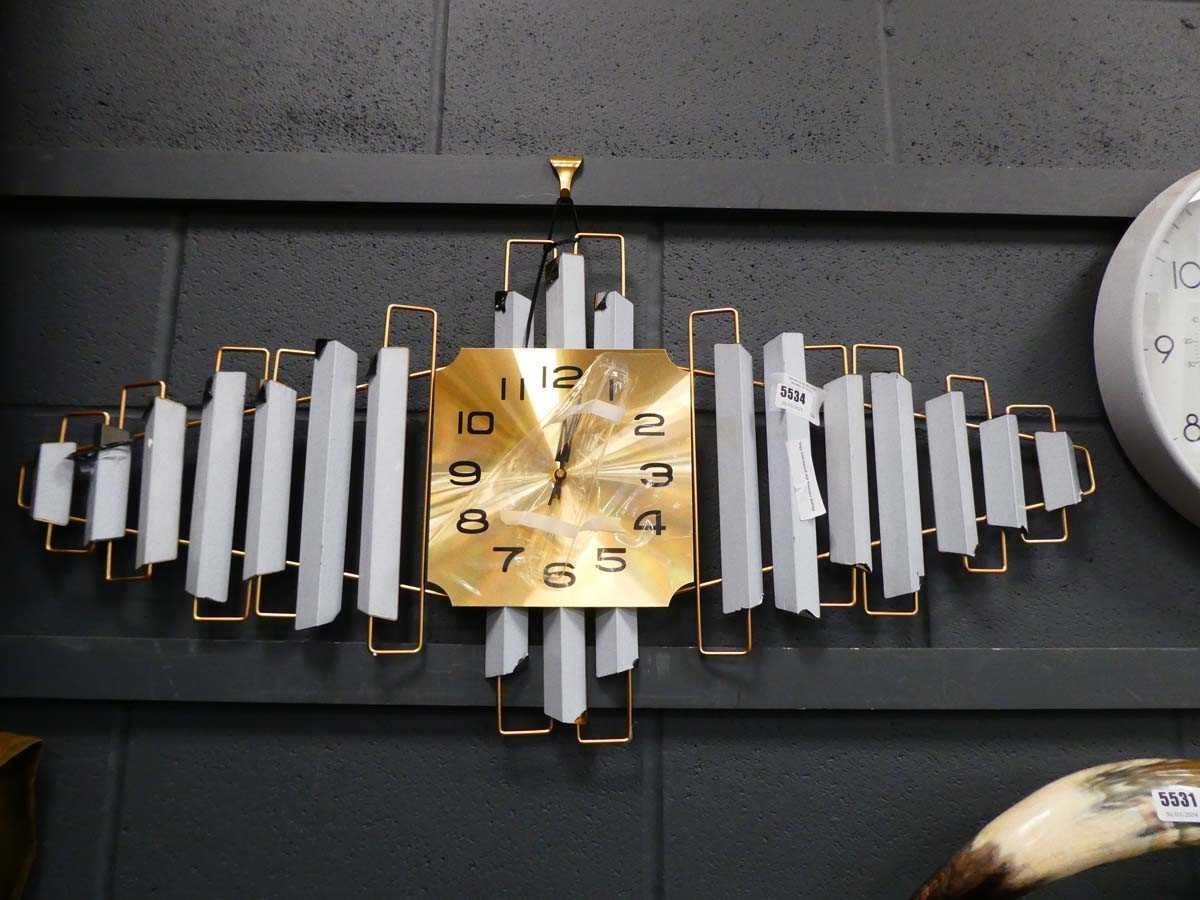 +VAT Quartz wall clock