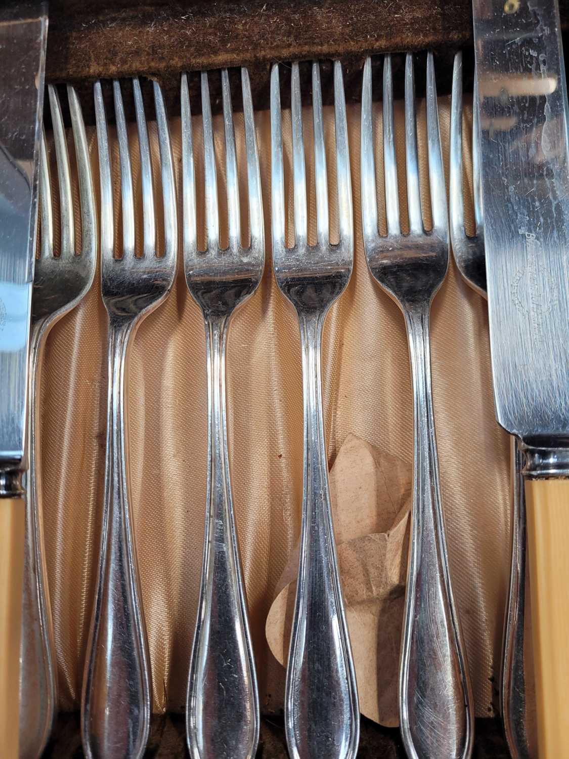 Oak cutlery canteen on stand Overall in good condition - Image 4 of 4