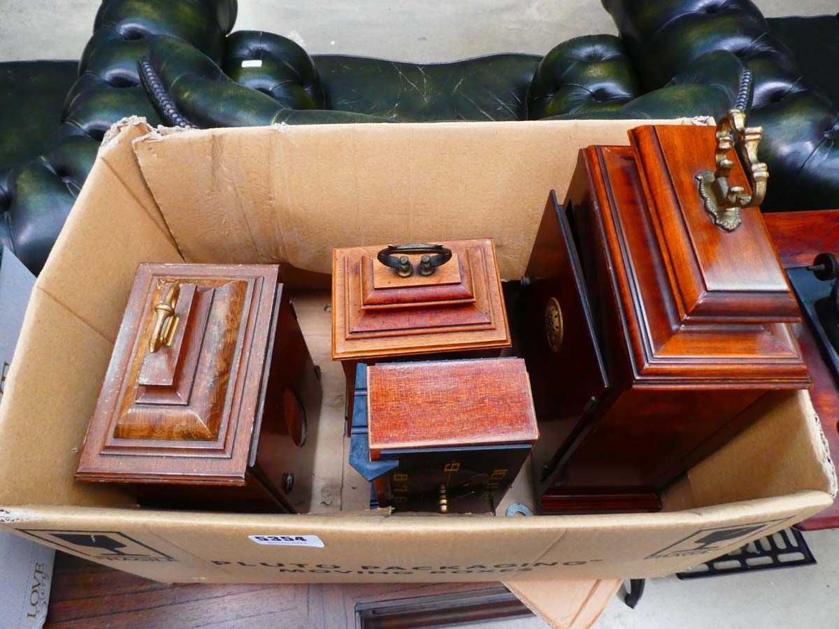 Box containing 4 mantel clocks