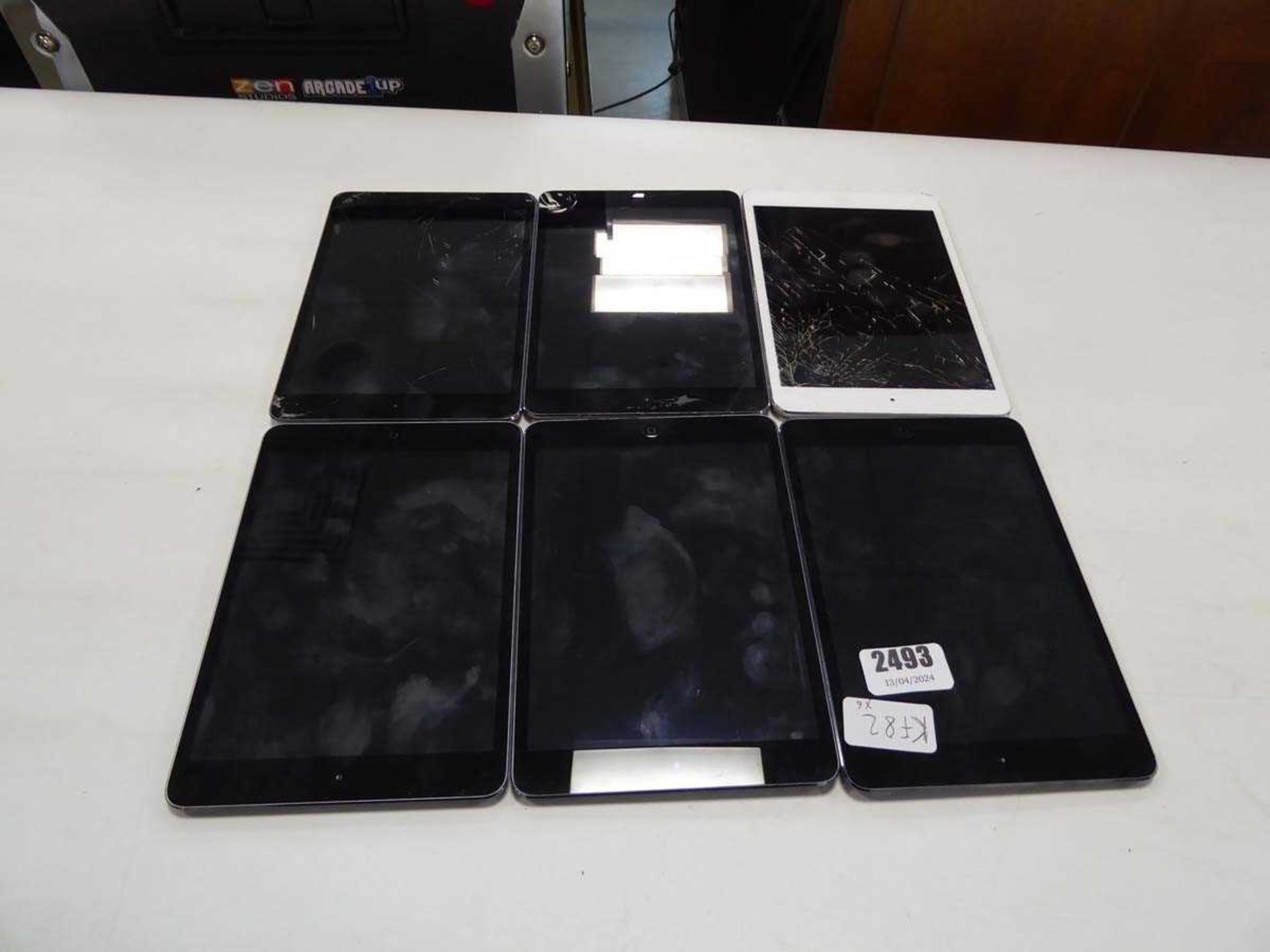 6 assorted iPads