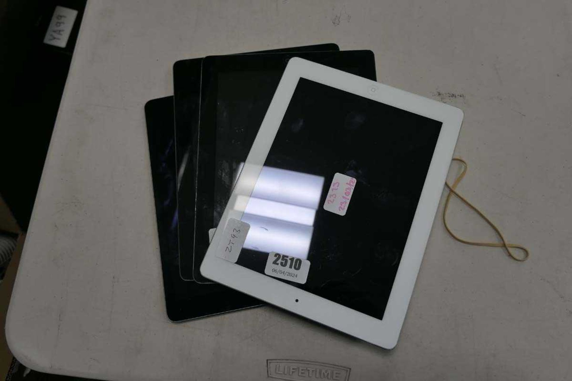 4 assorted Apple iPads (possibly icloud locked)